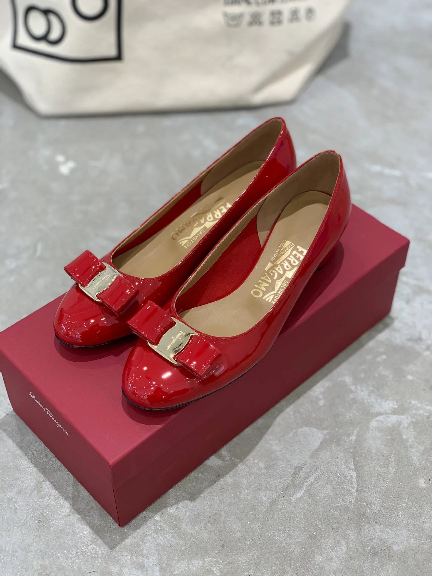 Туфли Женские Salvatore Ferragamo 18340711