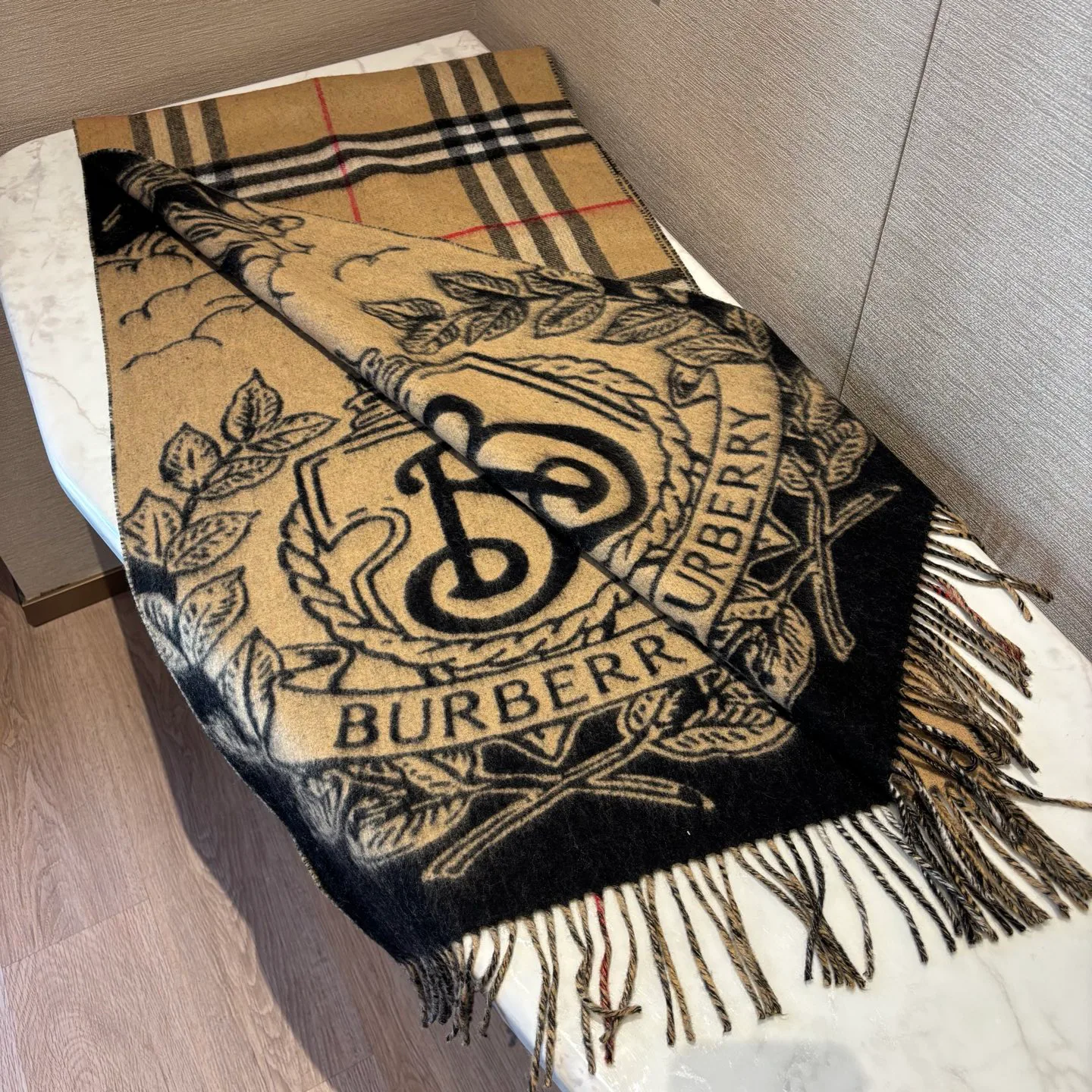 Шарфы Burberry 18507335