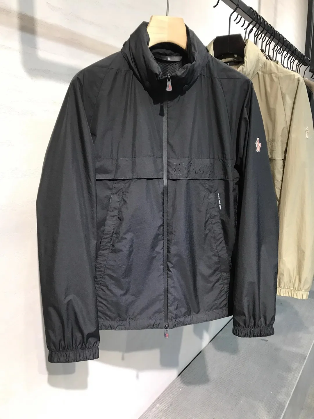 Куртки И Пуховики Мужские Moncler 11651513