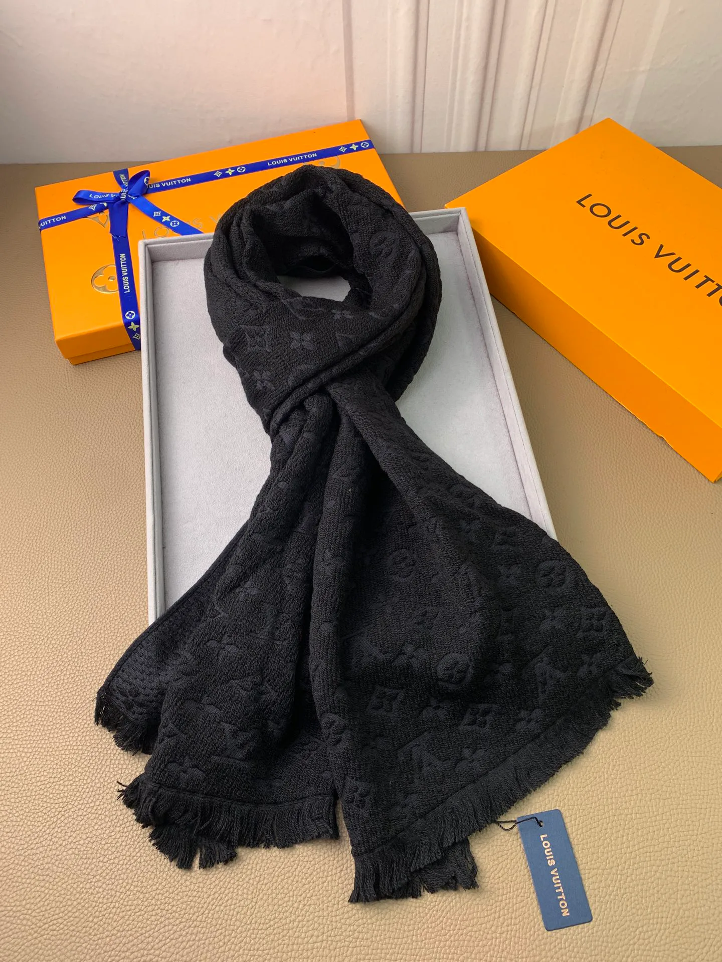 Шарфы Louis Vuitton 18525765