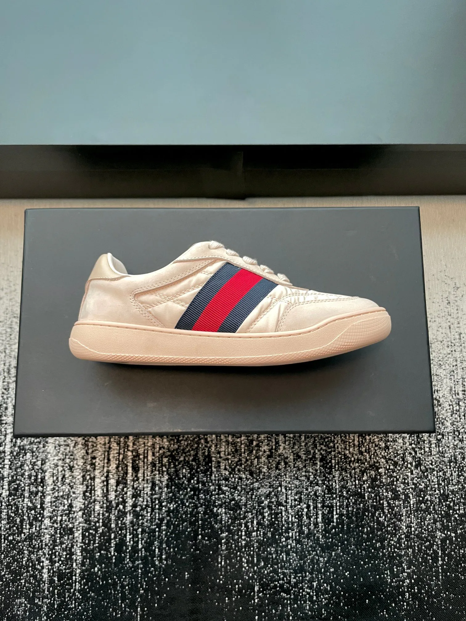 Кроссовки Женские Gucci 18447994
