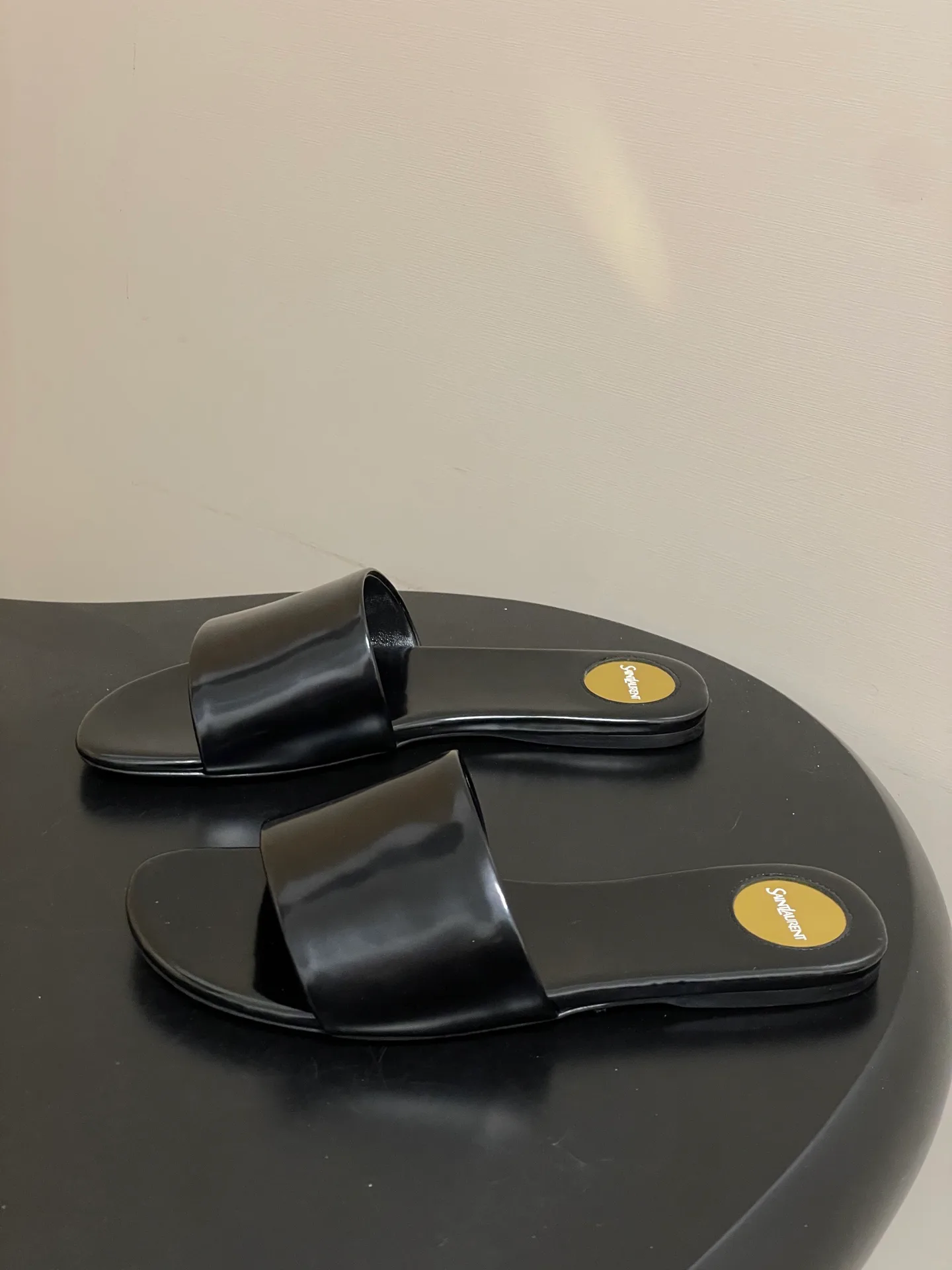 Шлепанцы Женские Saint Laurent 855430