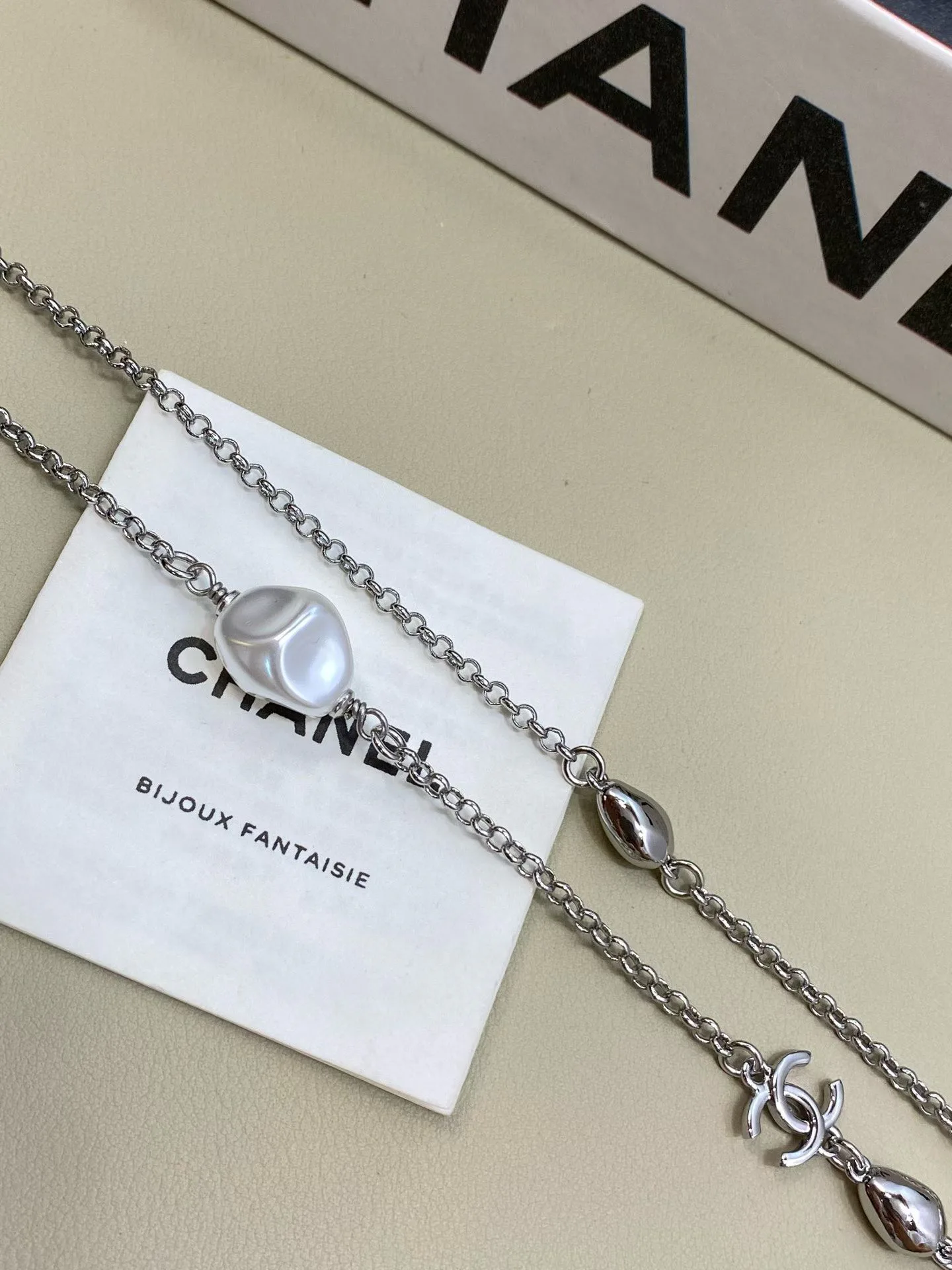 Бижутерия Chanel 18351216