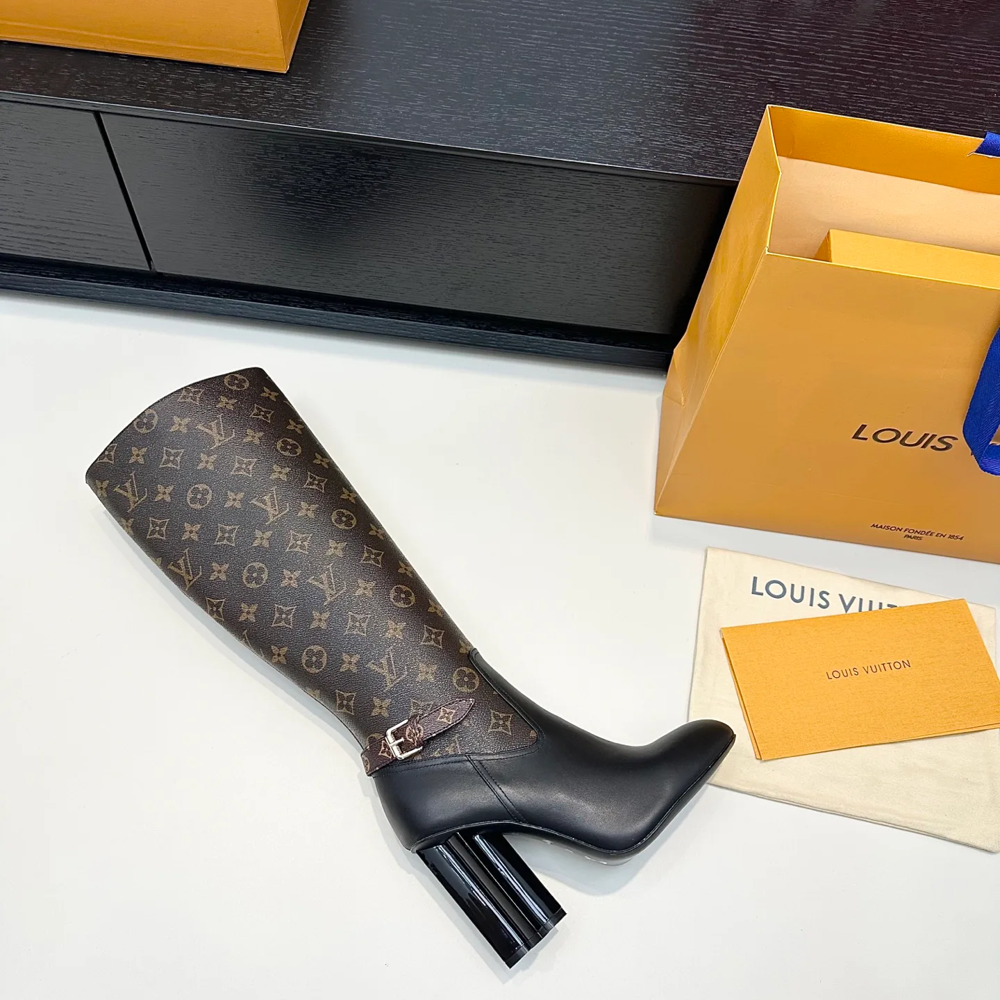 Сапоги Женские Louis Vuitton 19301560