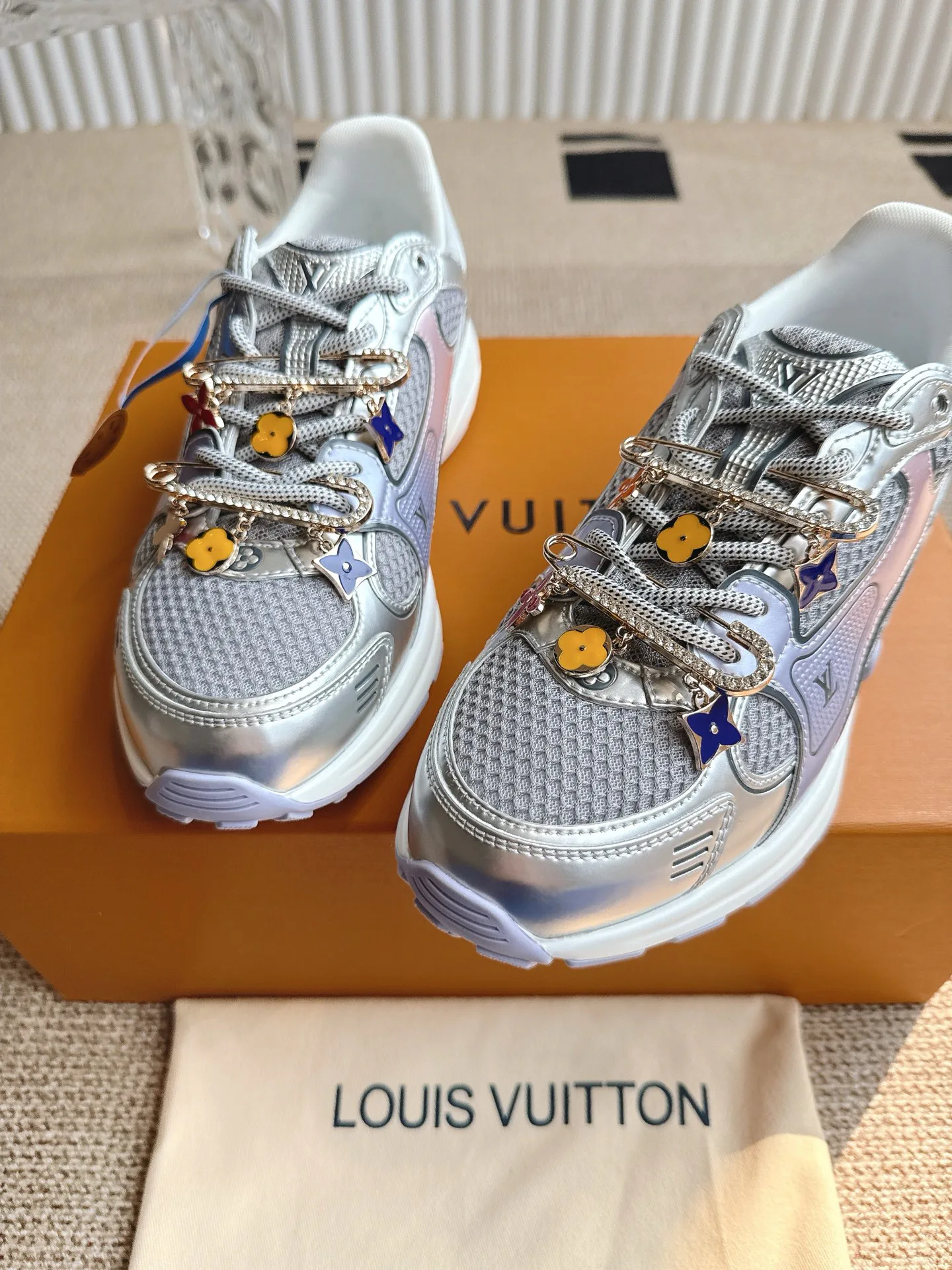 Кроссовки Женские Louis Vuitton 13351297