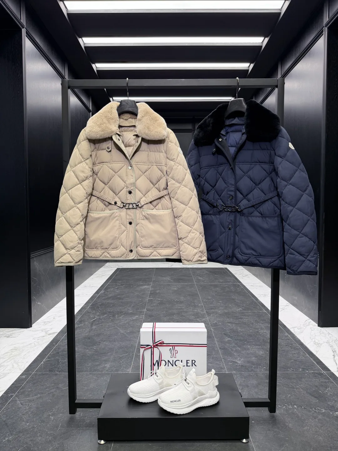 Куртки И Пуховики Женские Moncler 18111368