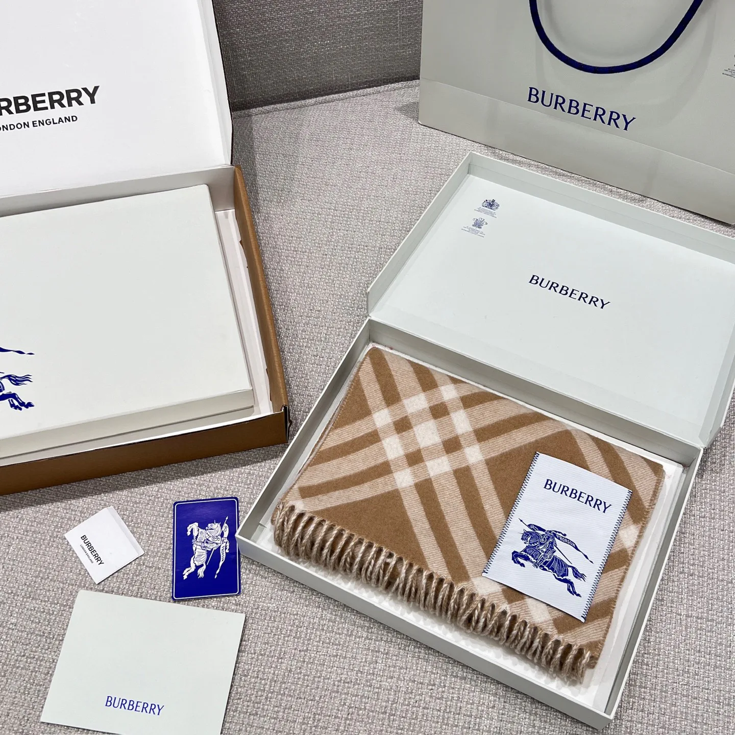 Шарфы Burberry 17945511