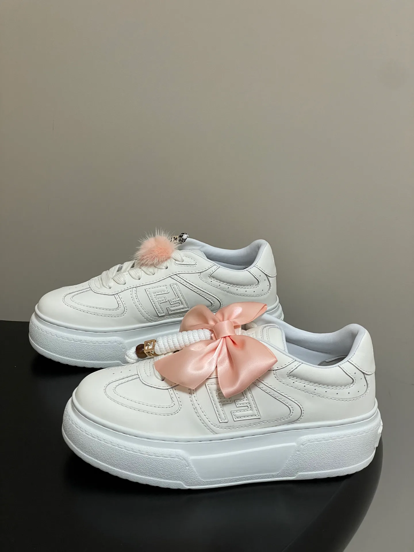Кроссовки Женские Fendi 18534374