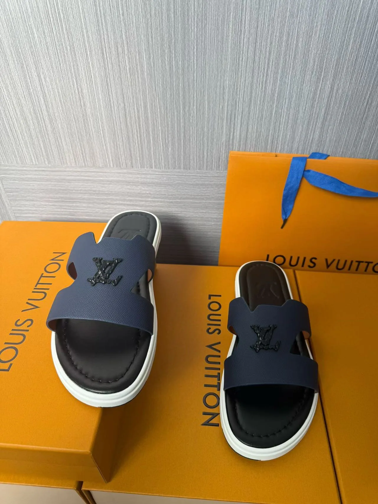 Шлепанцы Женские Louis Vuitton 829510