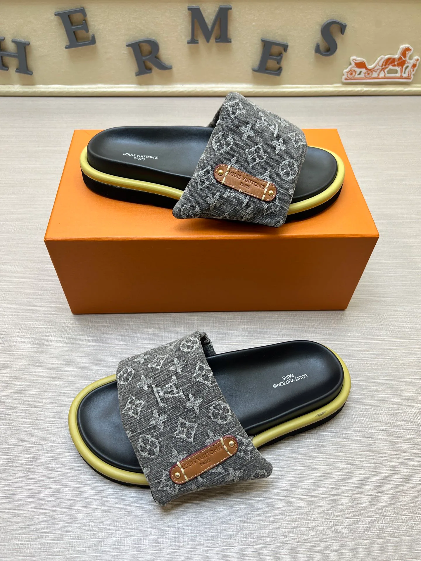 Шлепанцы Женские Louis Vuitton 9801560