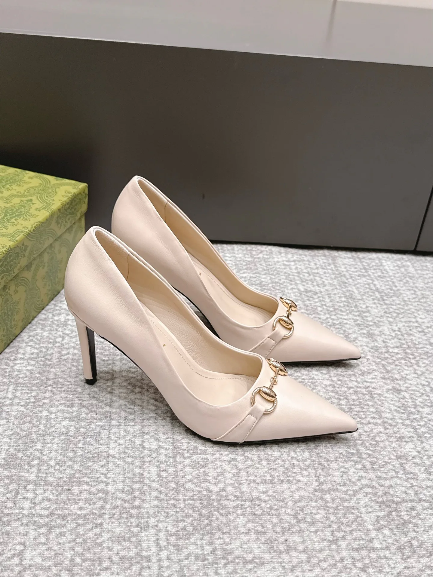 Туфли Женские Gucci 18765534