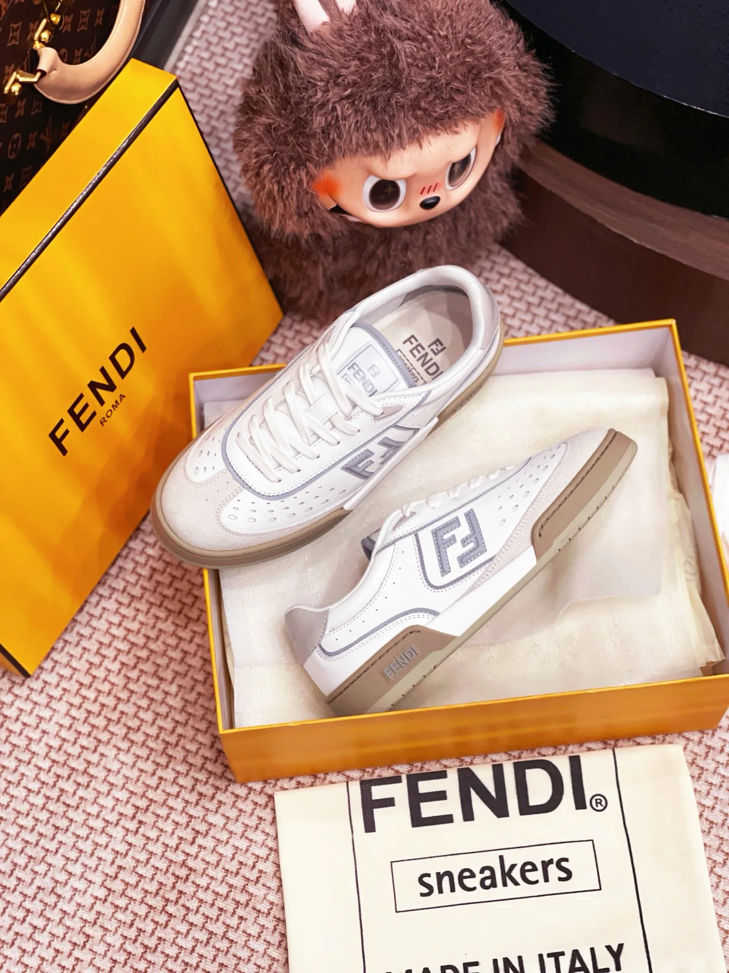 Кроссовки Женские Fendi 35356