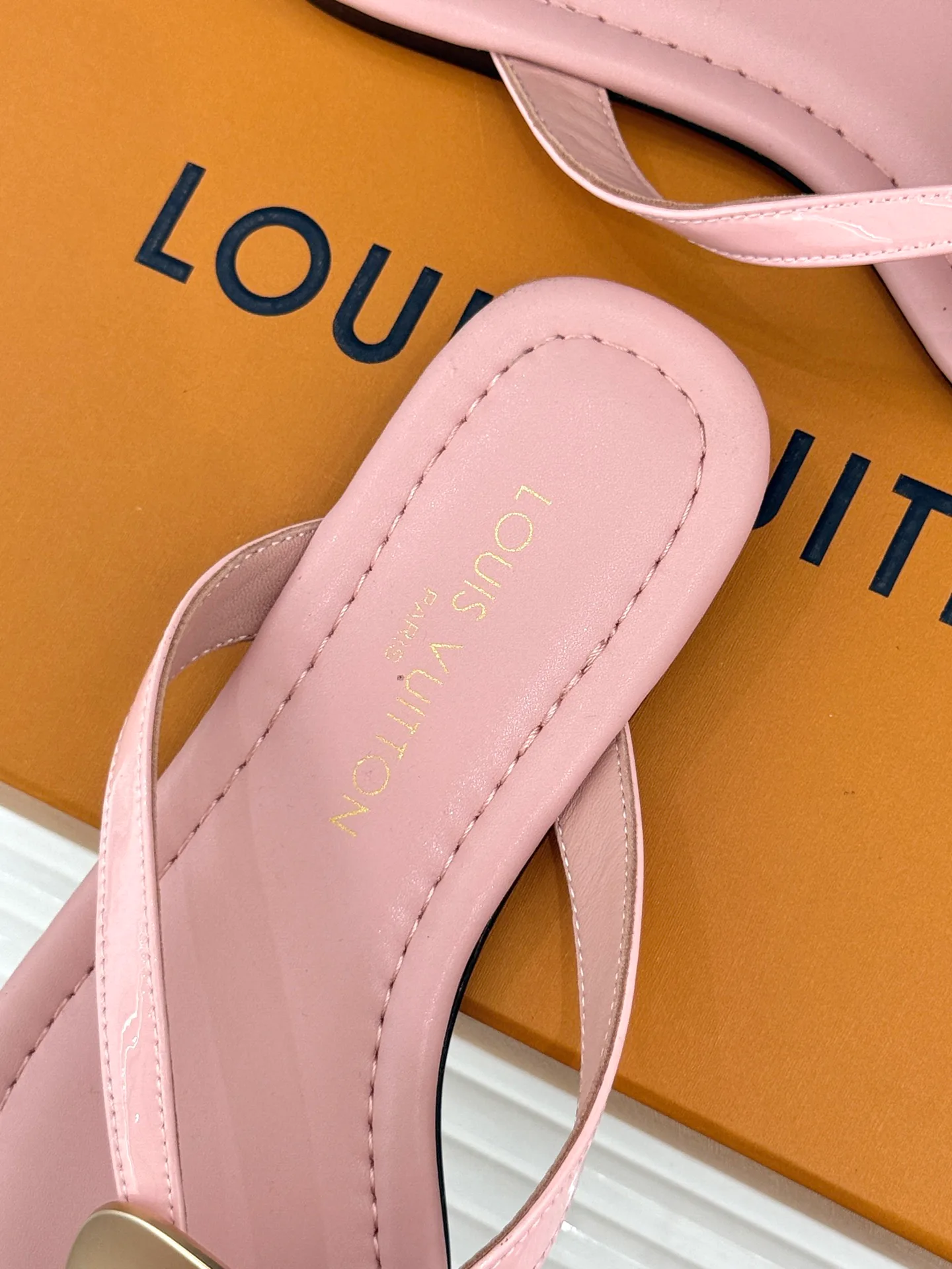 Шлепанцы Женские Louis Vuitton 17596993