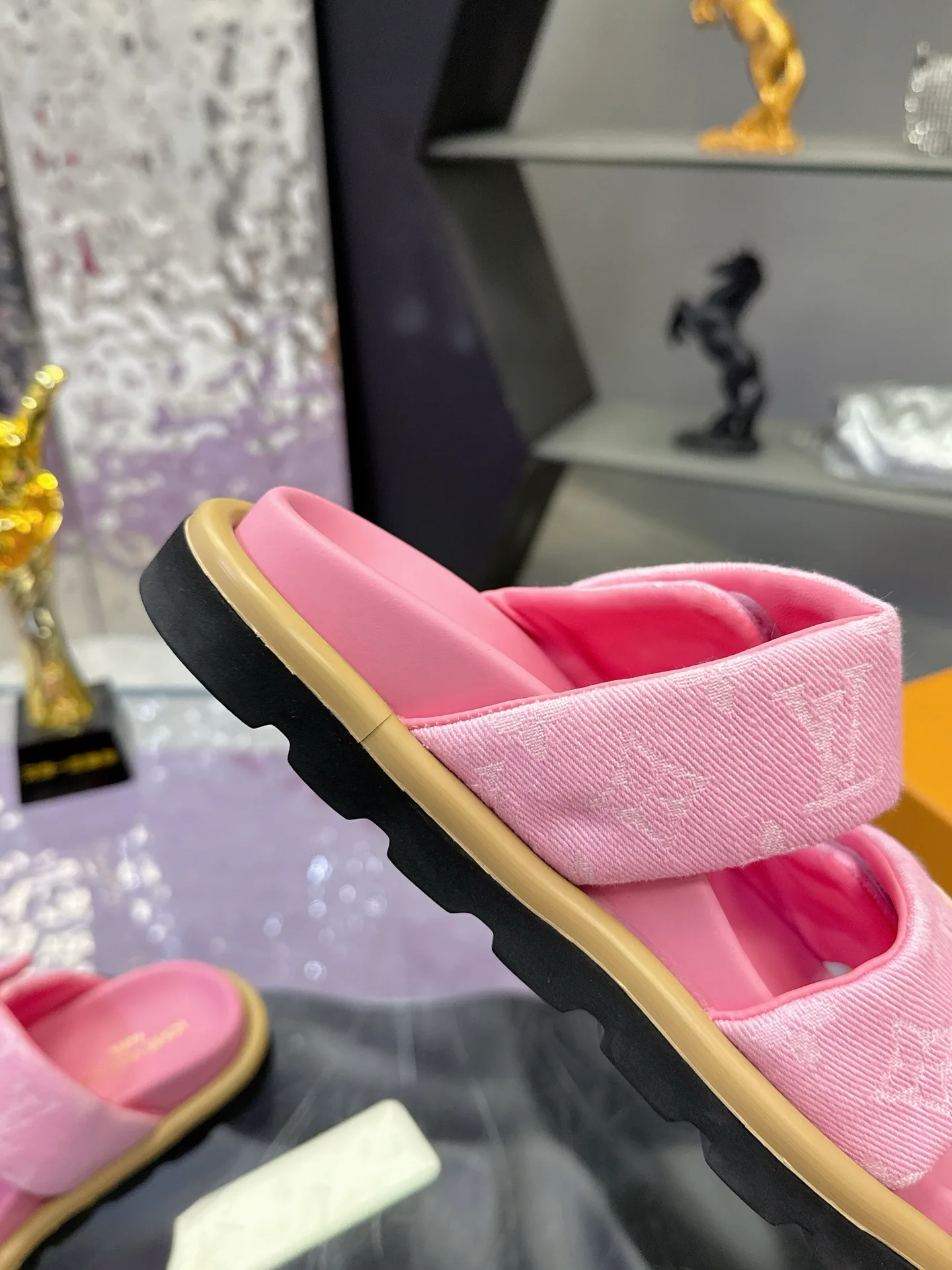 Шлепанцы Женские Louis Vuitton 17530465
