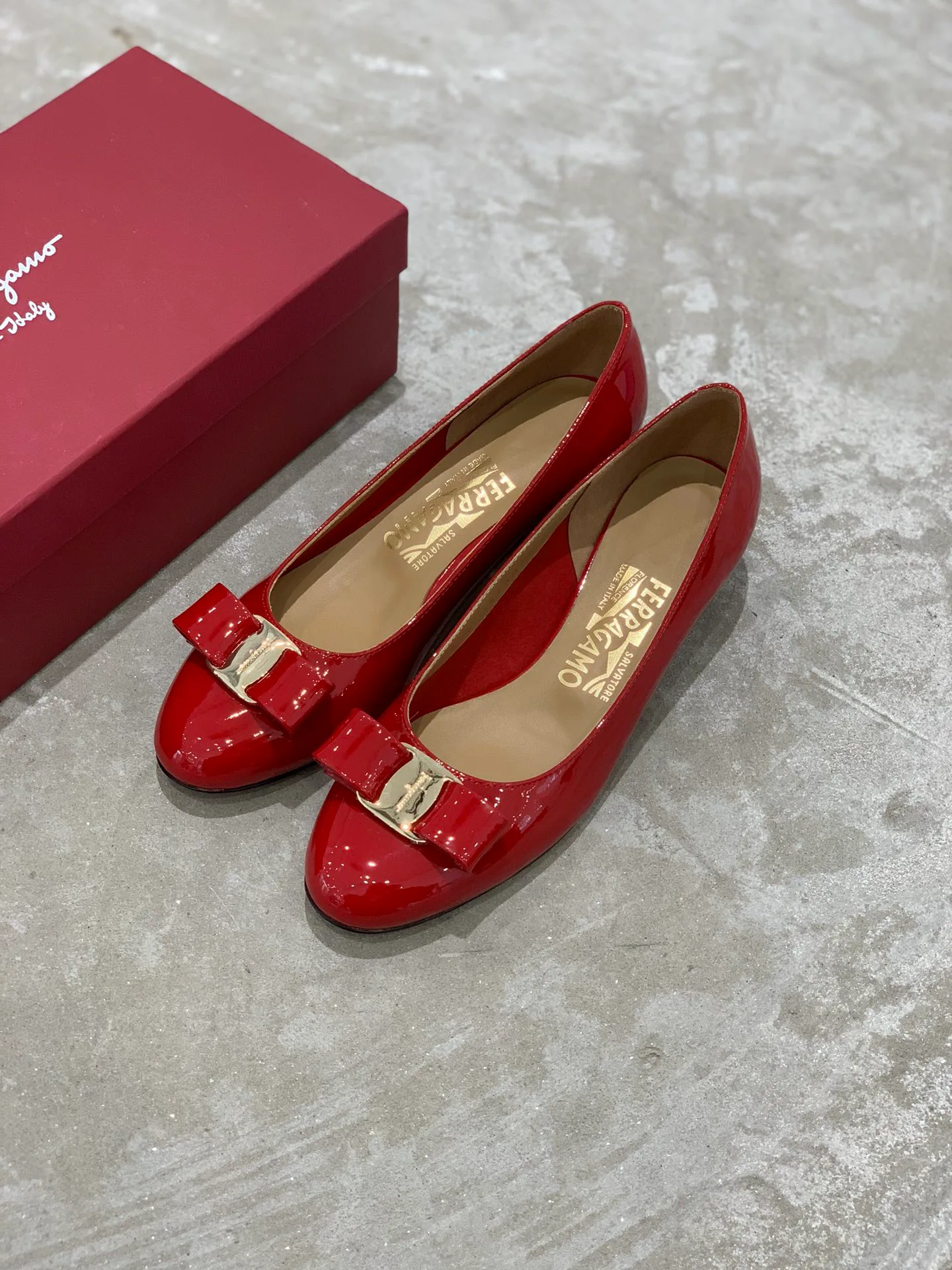 Туфли Женские Salvatore Ferragamo 18340711