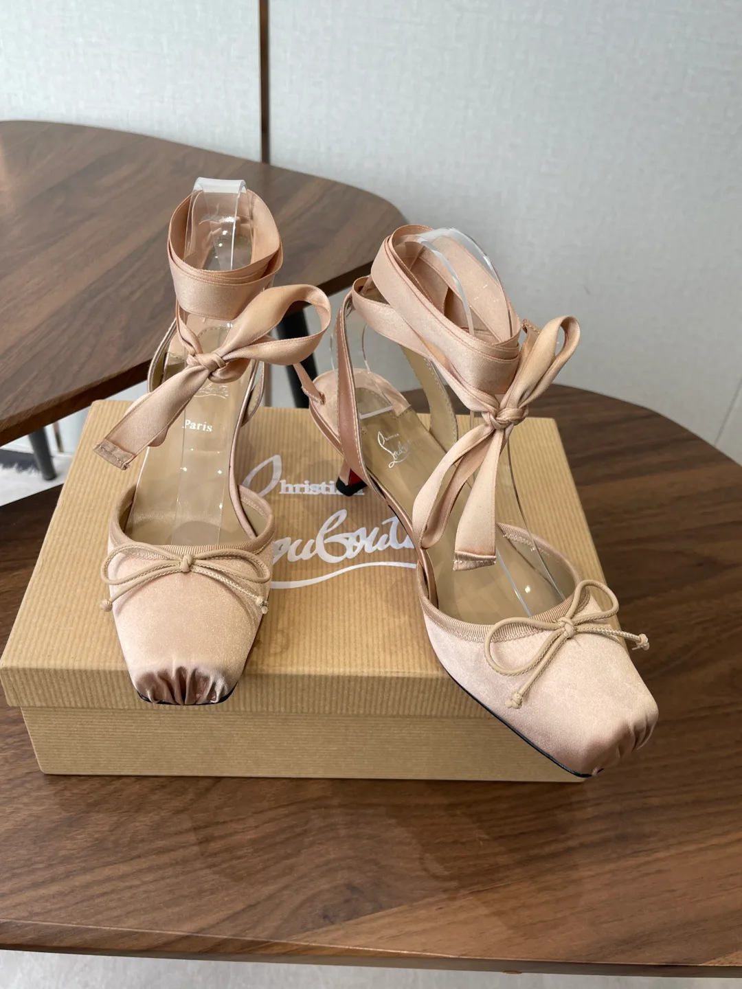 Босоножки Женские Christian Louboutin 11966284
