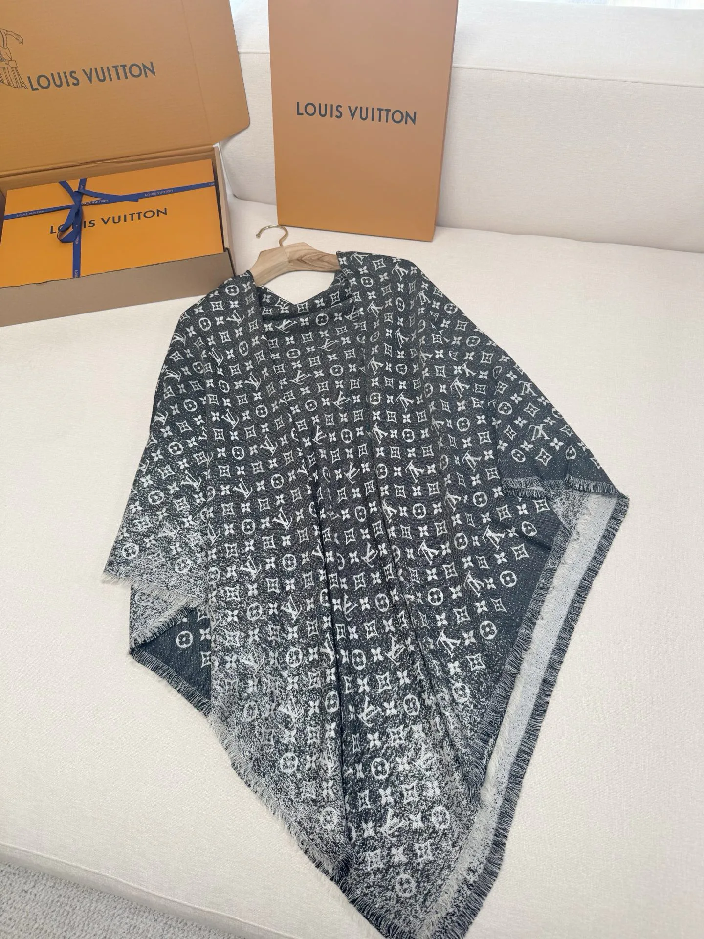 Шарфы Louis Vuitton 437762