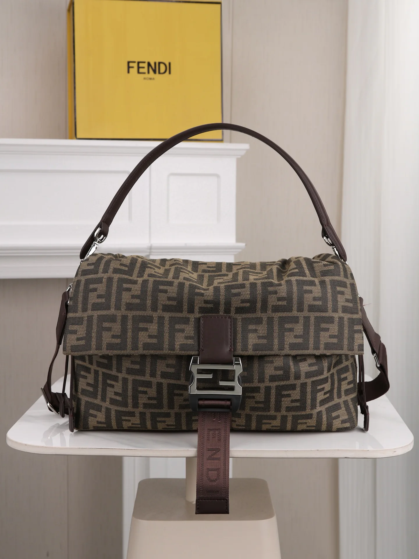 Сумки На Ремне Женские Fendi 18005127