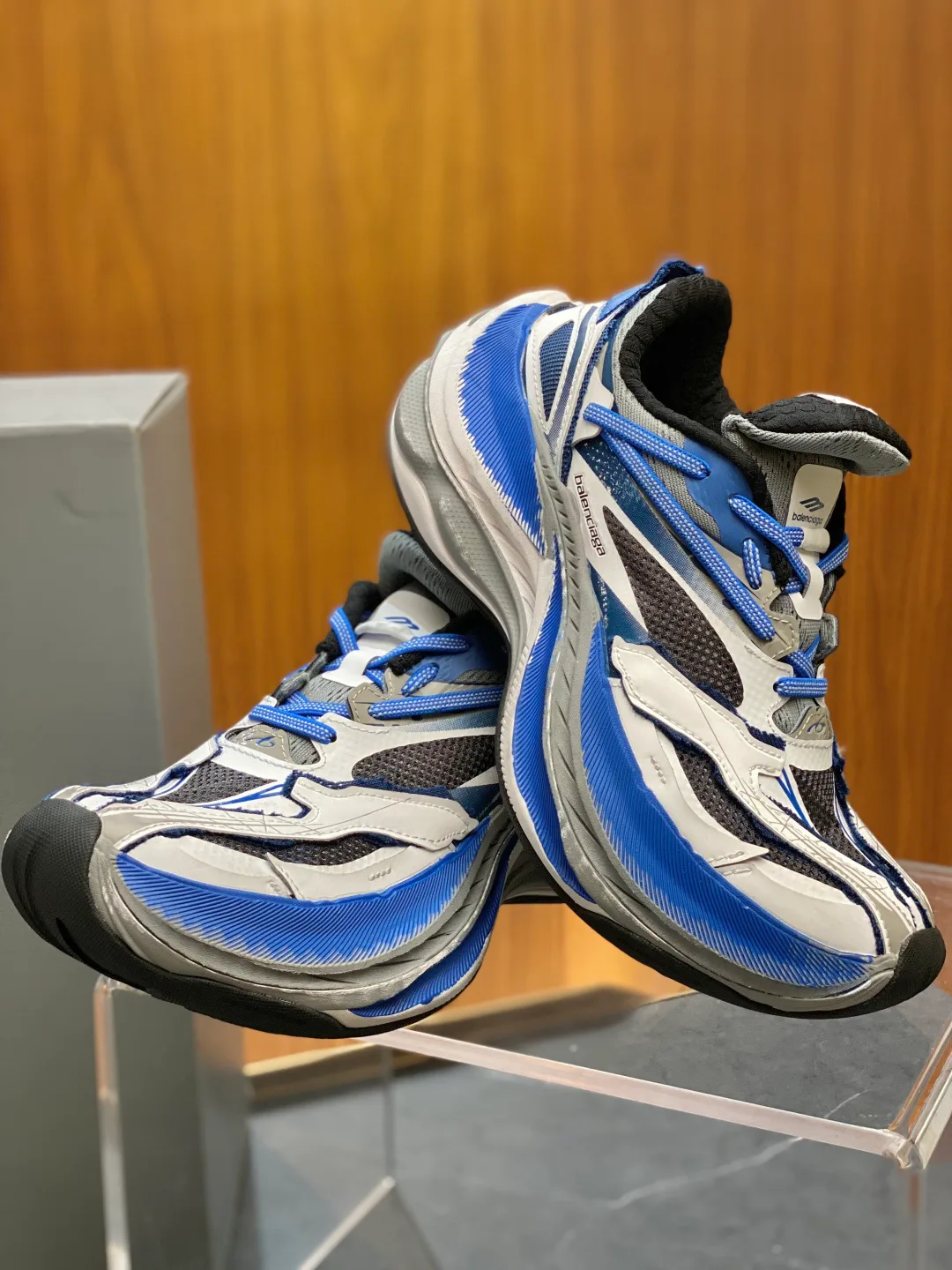 Кроссовки Женские Balenciaga 16934988
