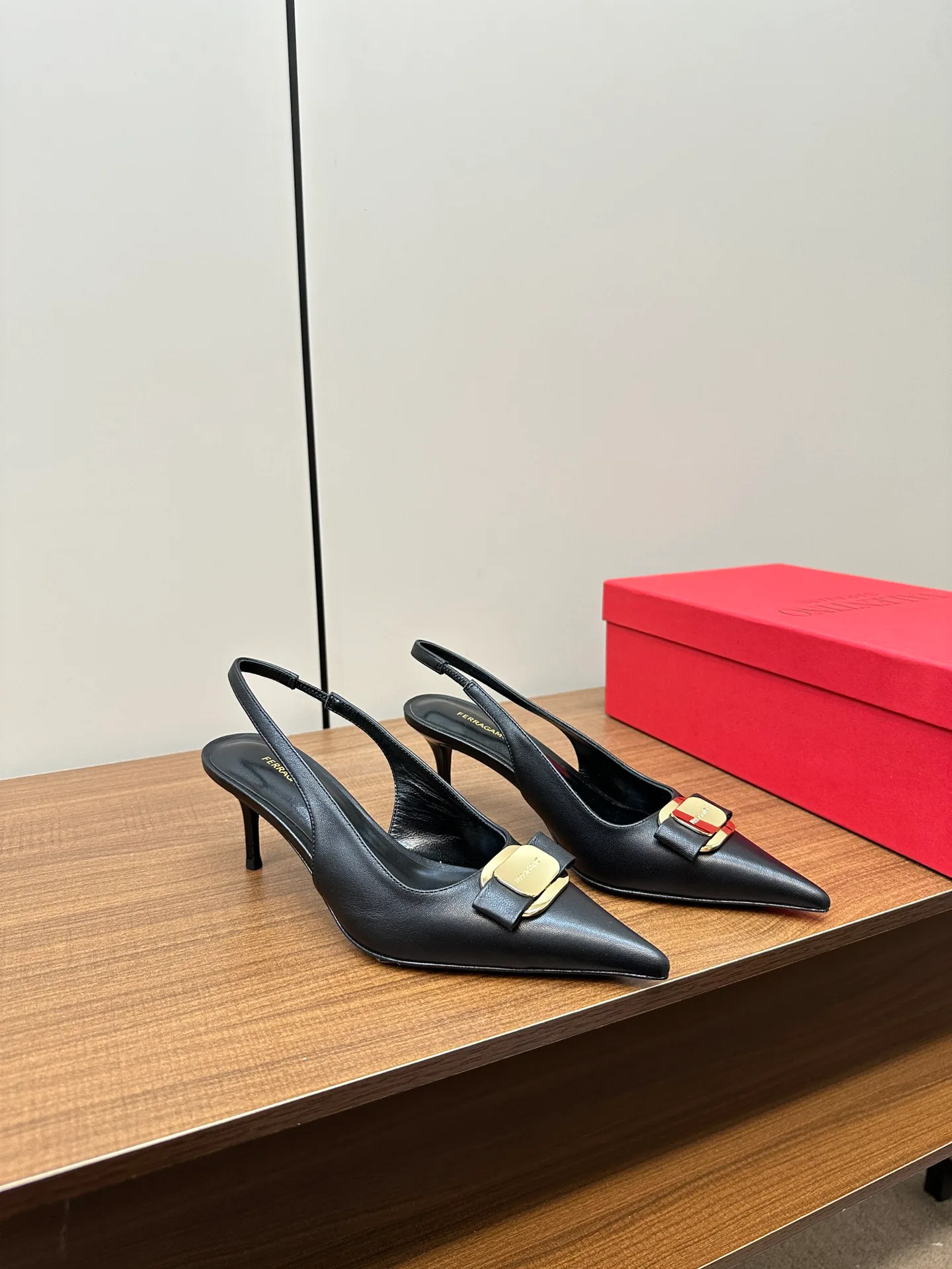 Туфли Женские Salvatore Ferragamo 4576