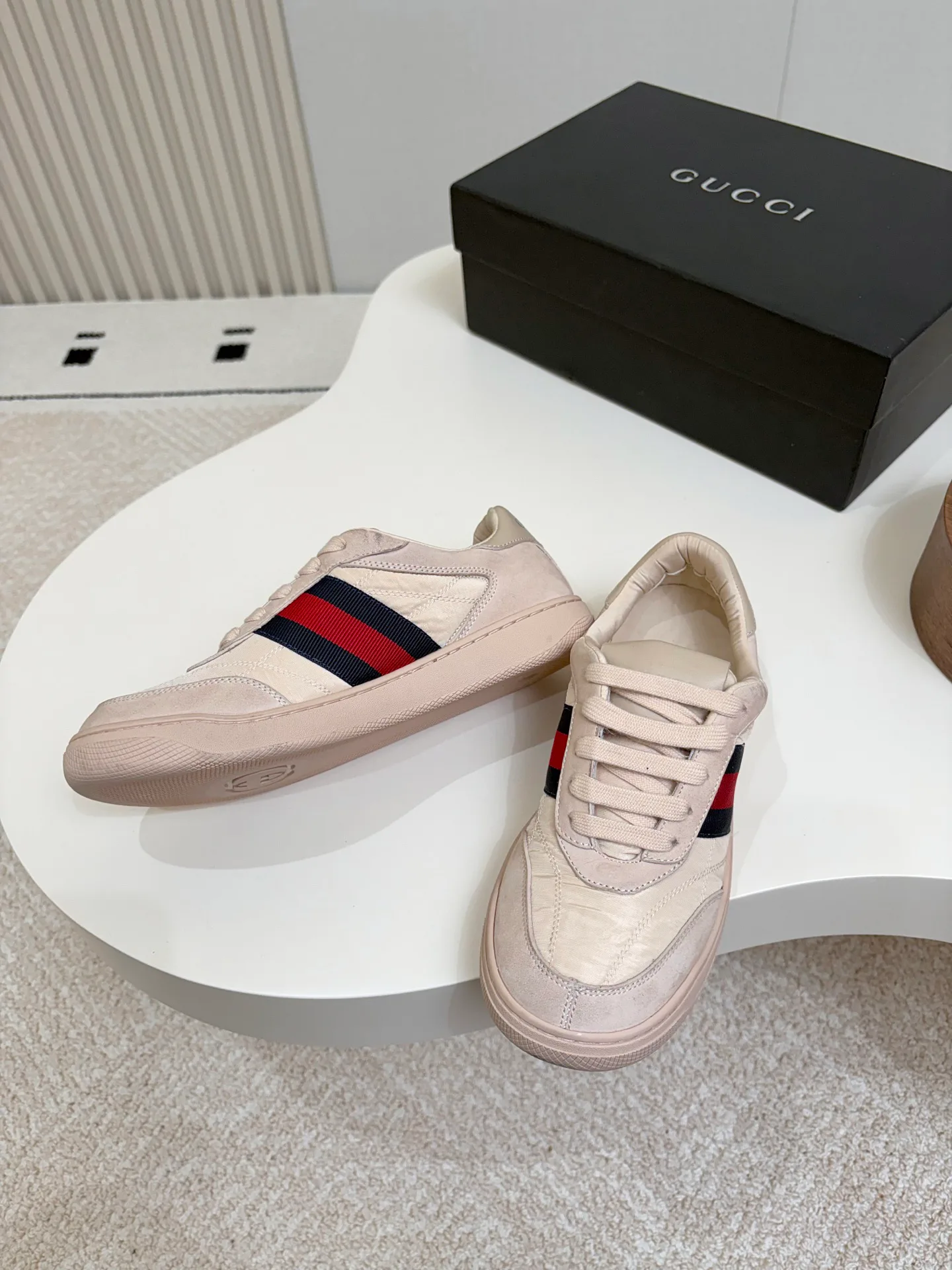 Кроссовки Женские Gucci 18011335