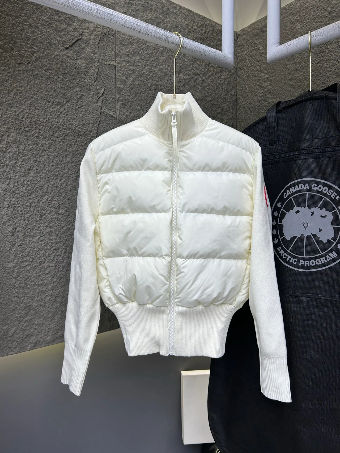 Куртки И Пуховики Женские Canada Goose 18562689