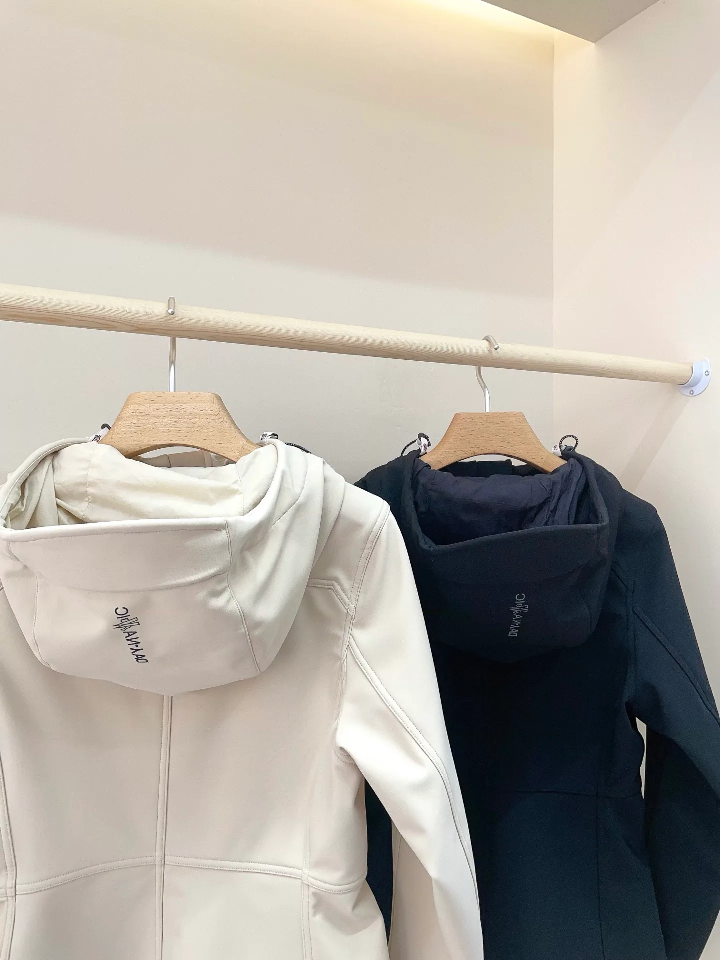 Куртки И Пуховики Женские Moncler 18746648