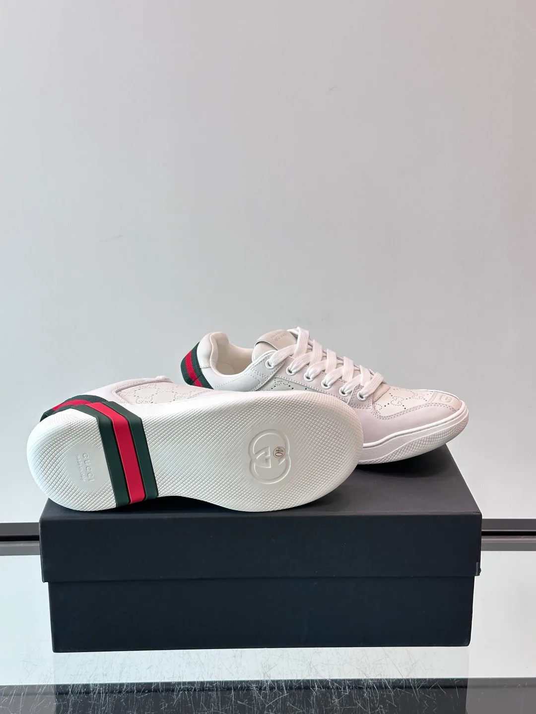Кроссовки Женские Gucci 18449389