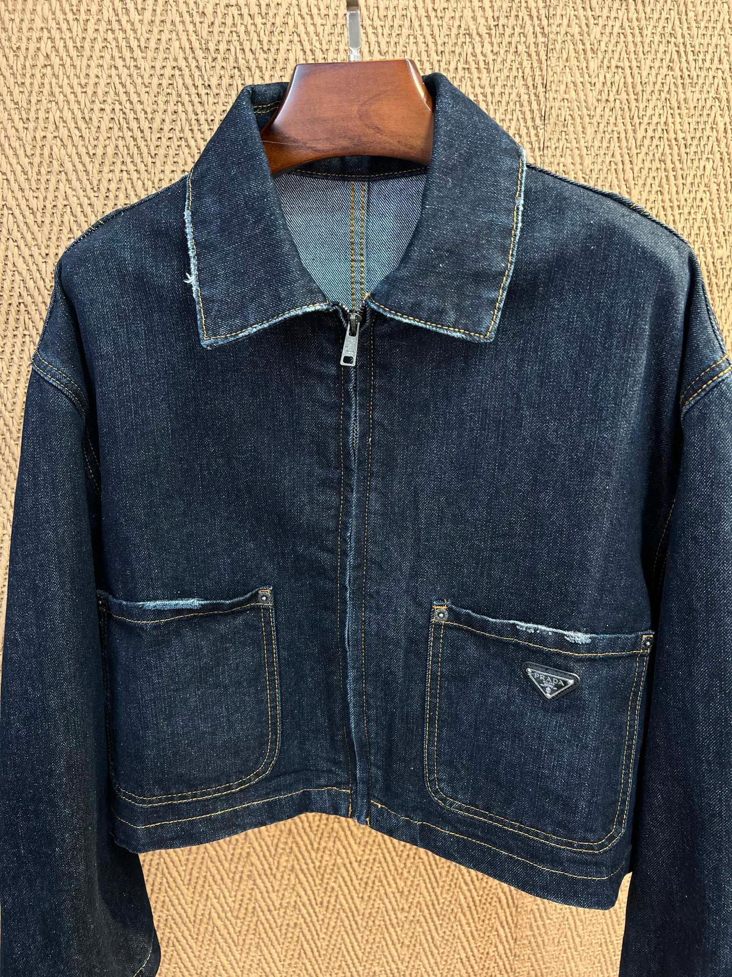 Куртки И Пуховики Женские Prada 18677473