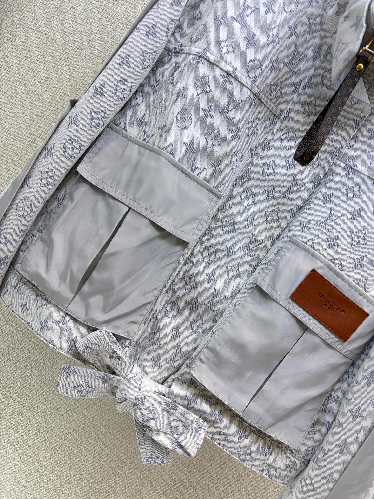 Куртки И Пуховики Женские Louis Vuitton 18408055