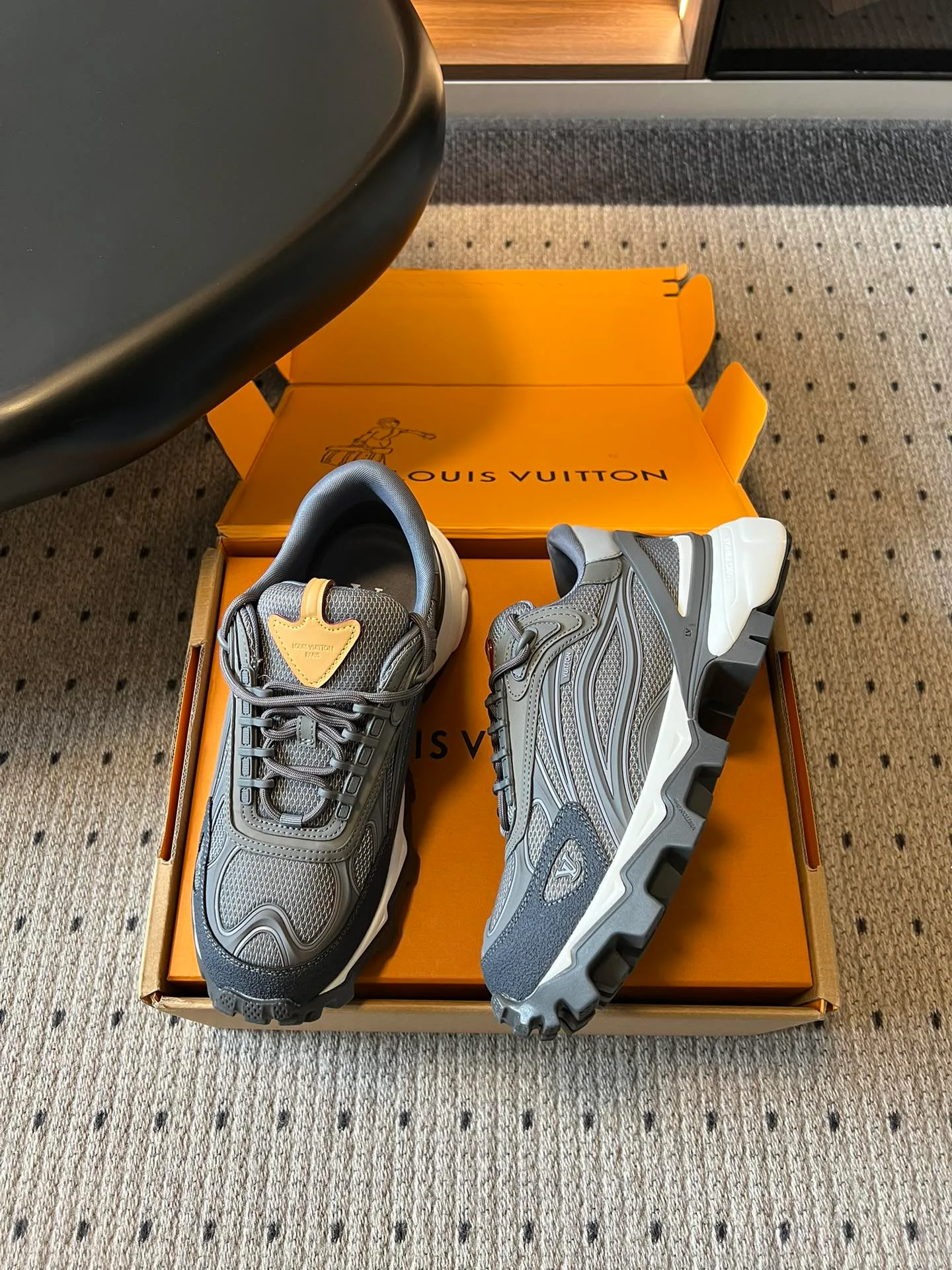 Кроссовки Женские Louis Vuitton 13368293