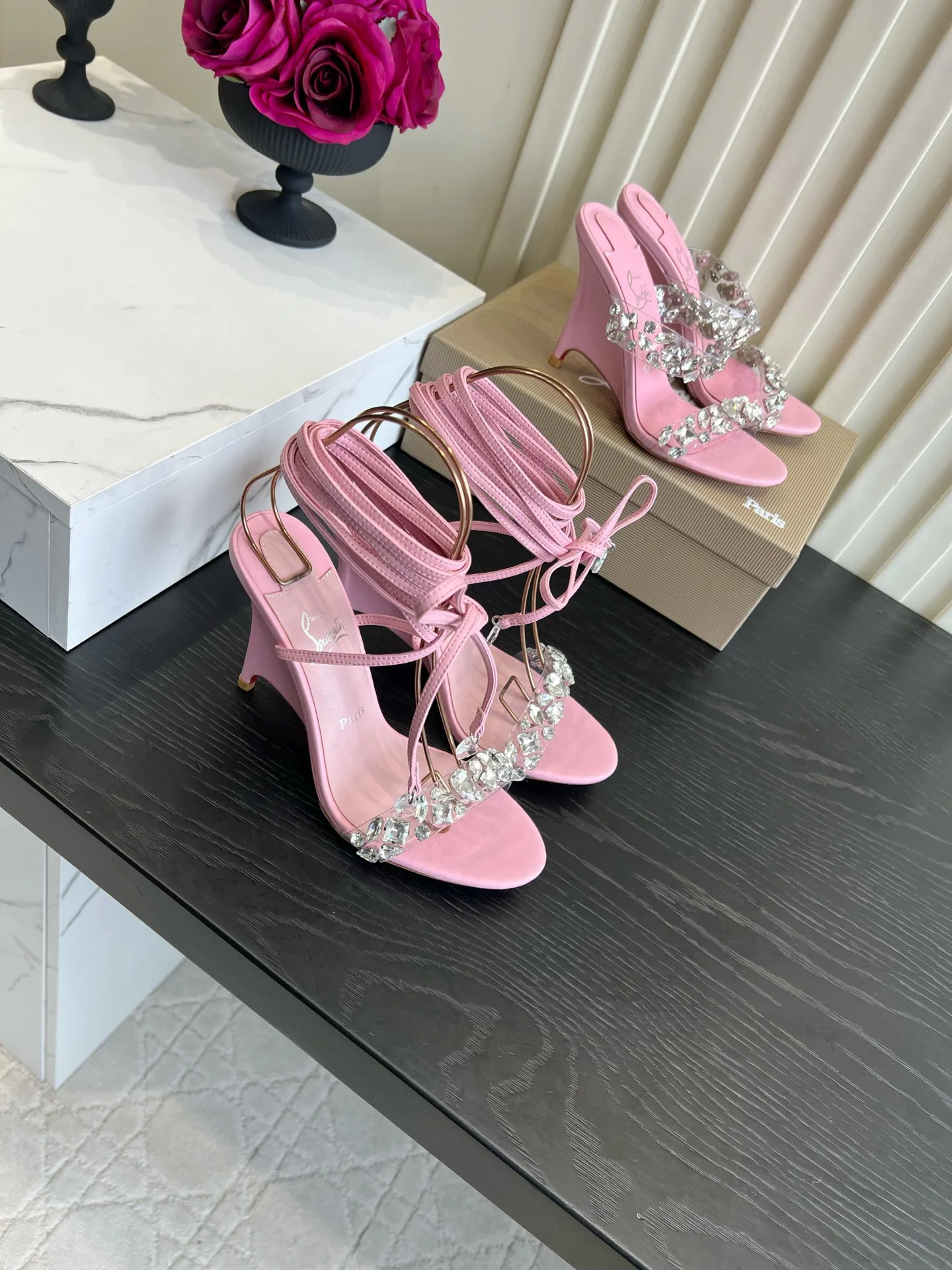 Босоножки Женские Christian Louboutin 18614261