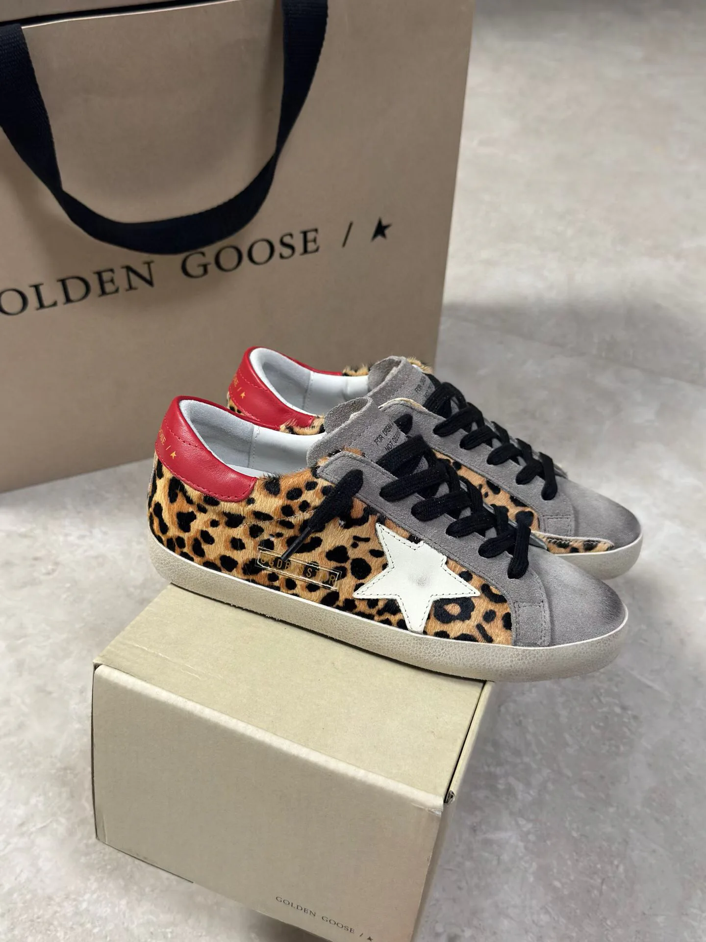 Кроссовки Женские Golden Goose 18265606