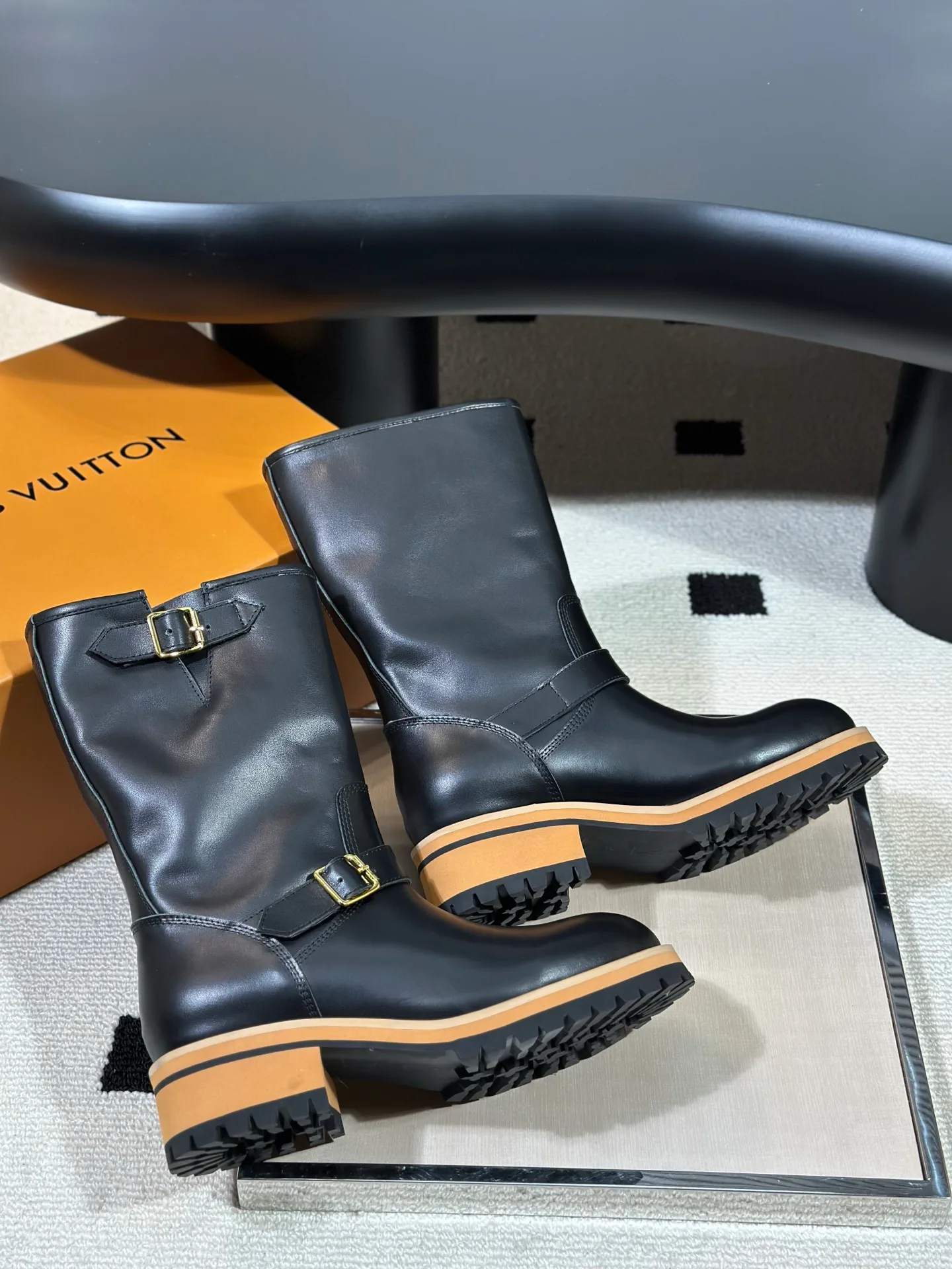Ботинки Женские Louis Vuitton 18638536
