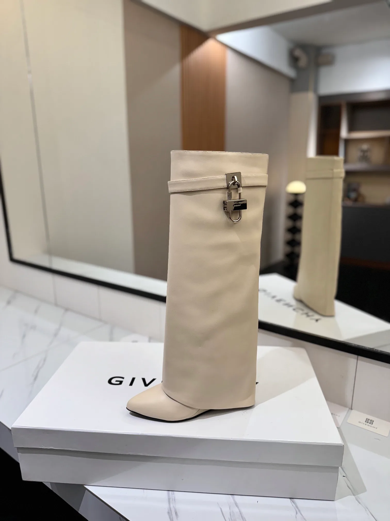 Сапоги Женские Givenchy 18872945