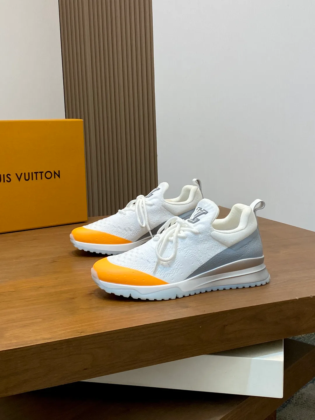 Кроссовки Мужские Louis Vuitton 18078943