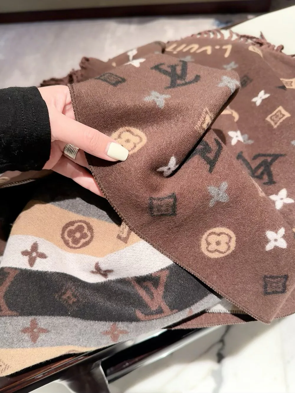 Шарфы Louis Vuitton 18002812