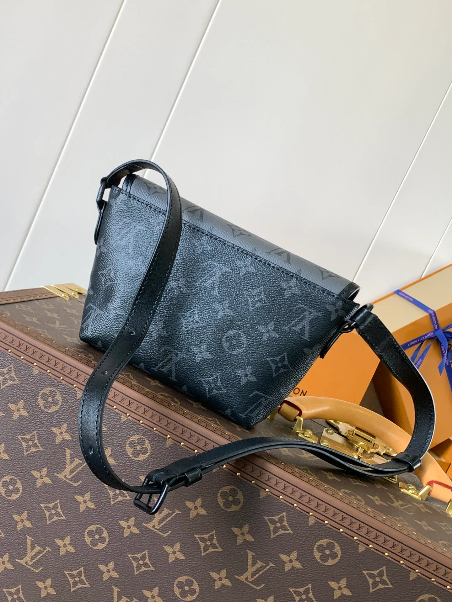 Клатчи Женские Louis Vuitton 13435246