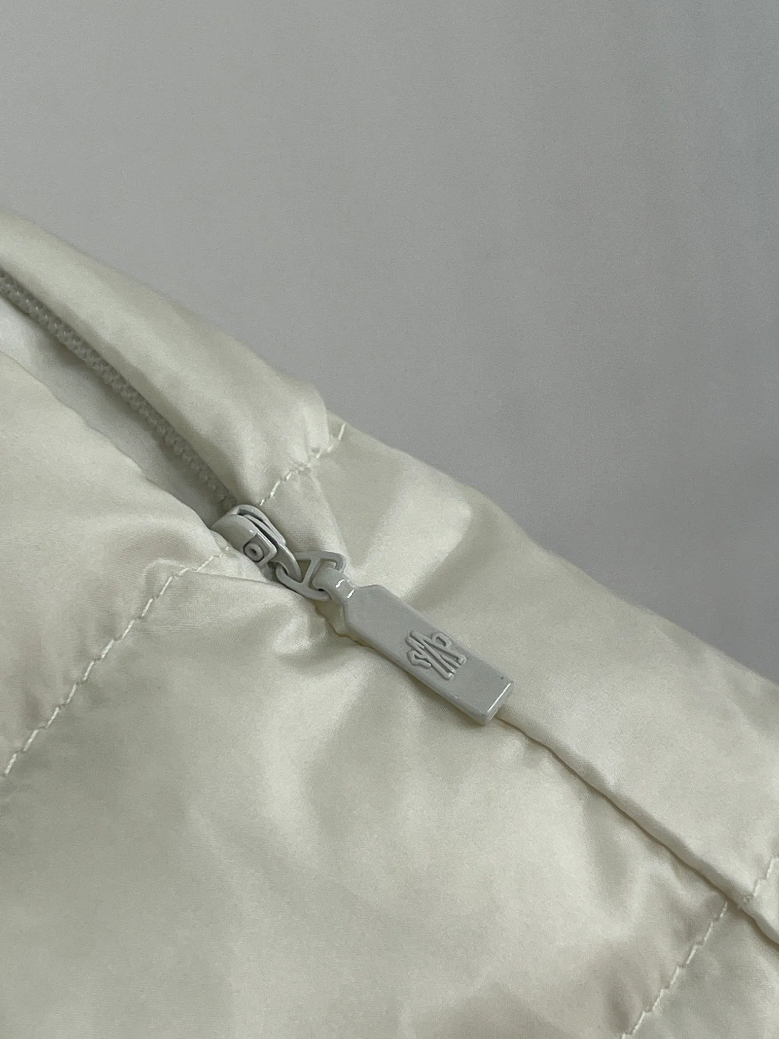 Куртки И Пуховики Женские Moncler 18416267