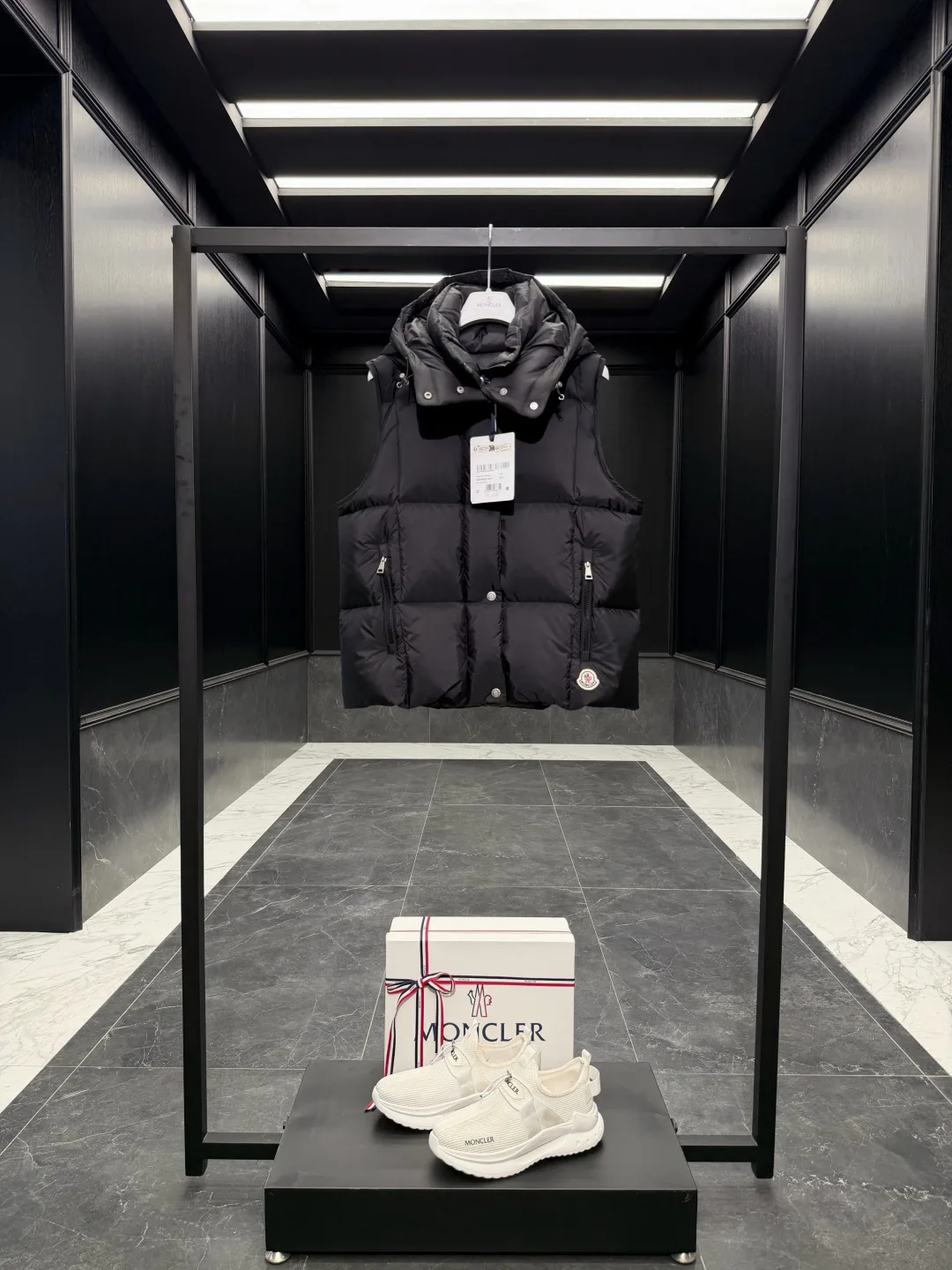 Жилеты Женские Moncler 18761333