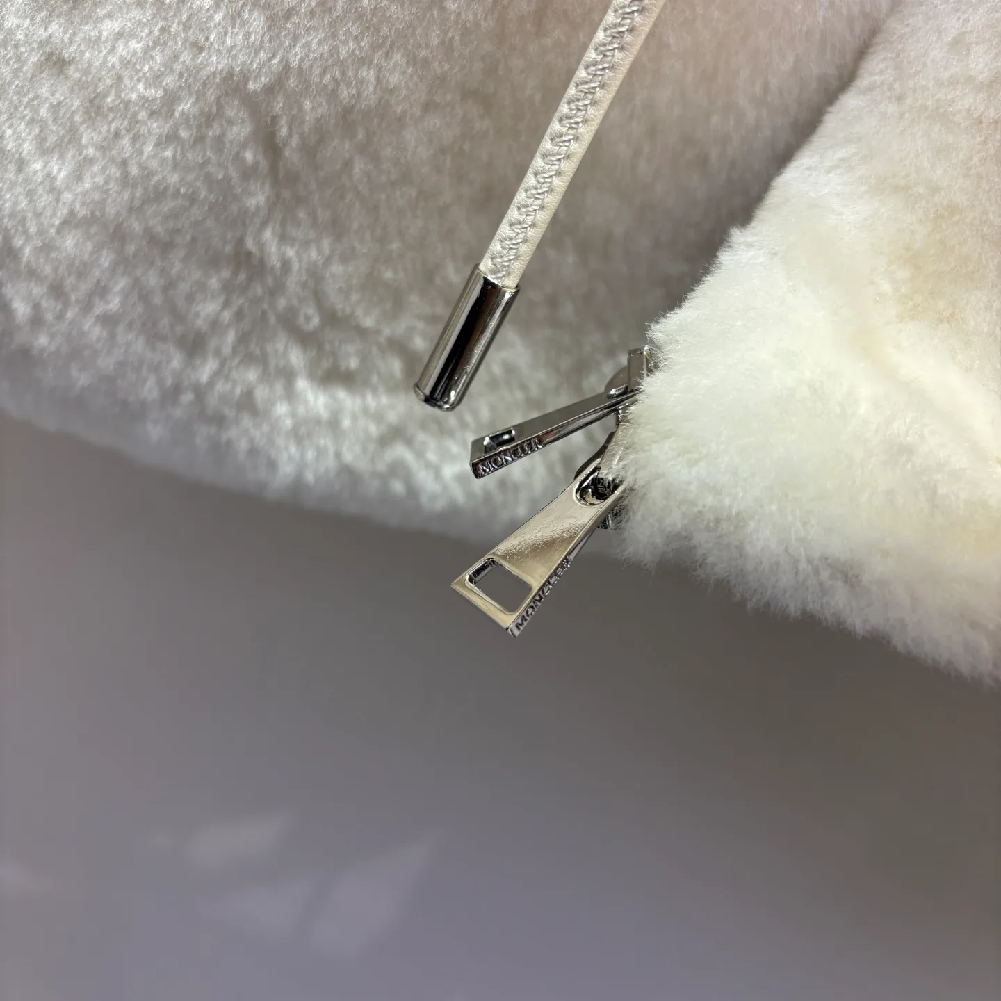 Кожаные Куртки И Дублёнки Женские Moncler 794765