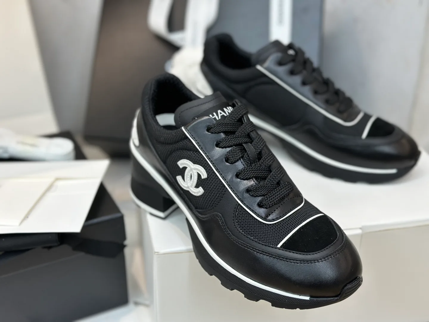 Кроссовки Женские Chanel 11168192