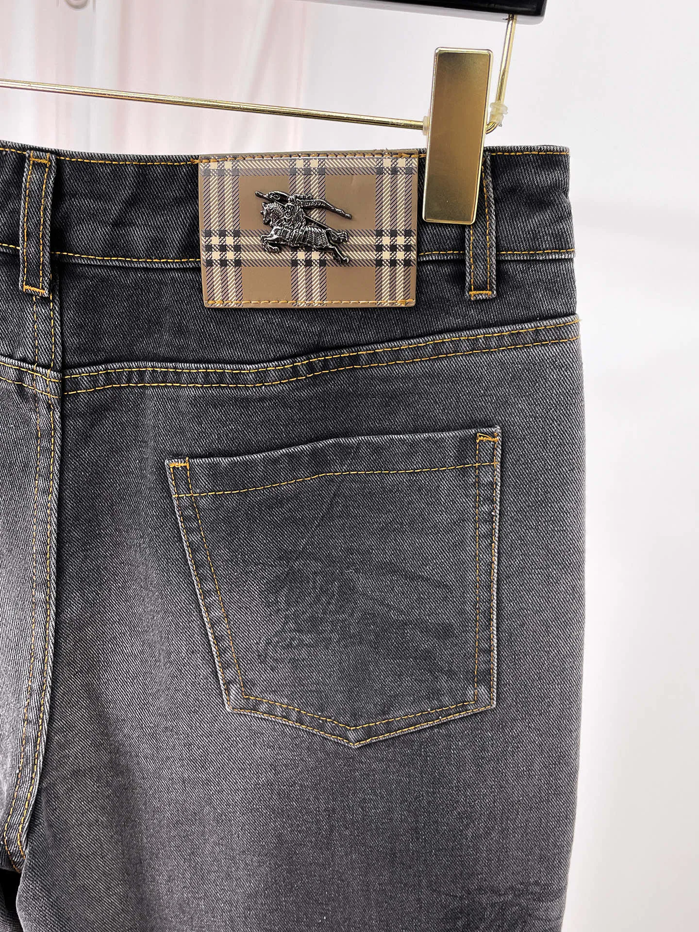 Джинсы Мужские Burberry 18499658