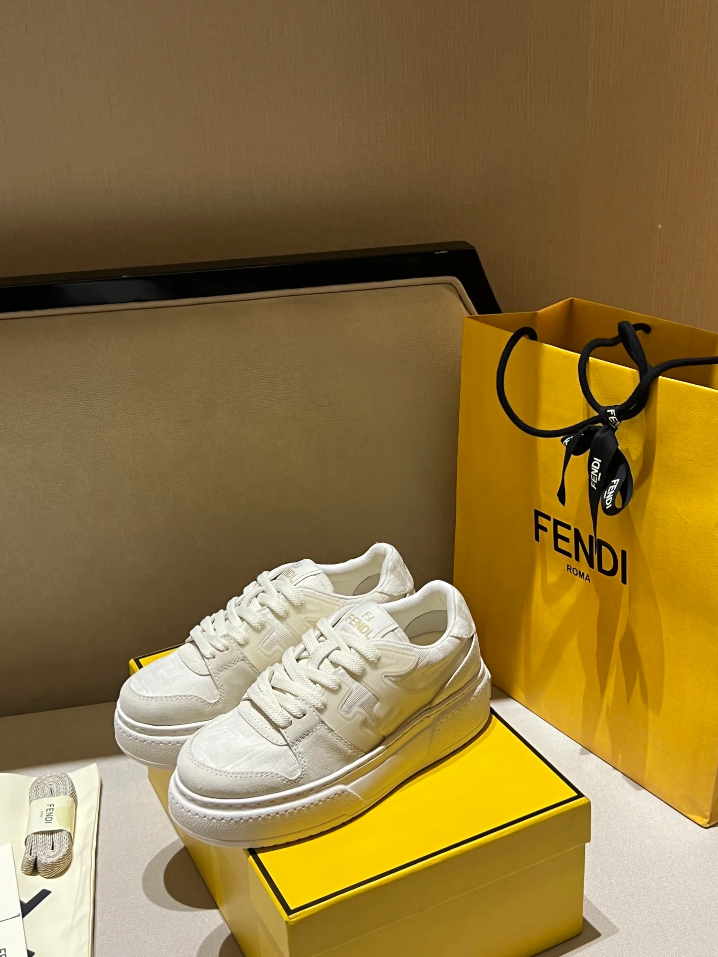 Кроссовки Женские Fendi 11275793