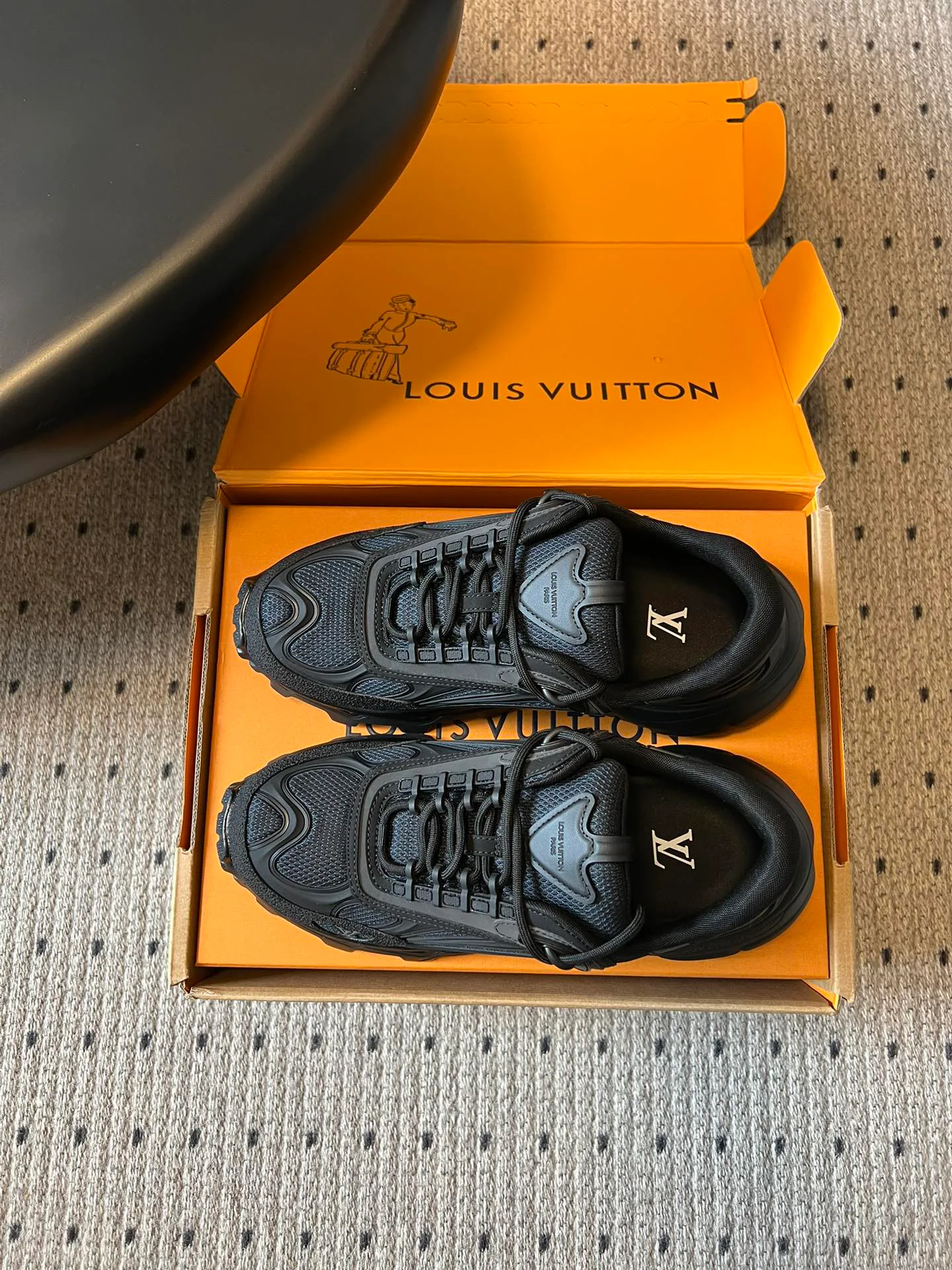 Кроссовки Женские Louis Vuitton 13368292