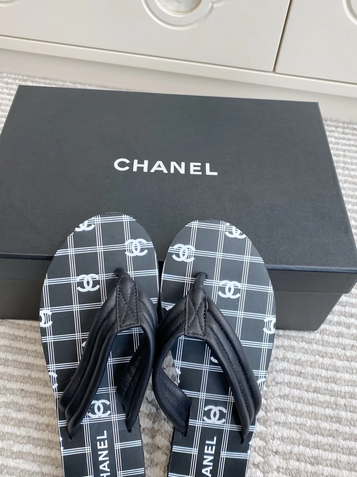 Шлепанцы Женские Chanel 11909743