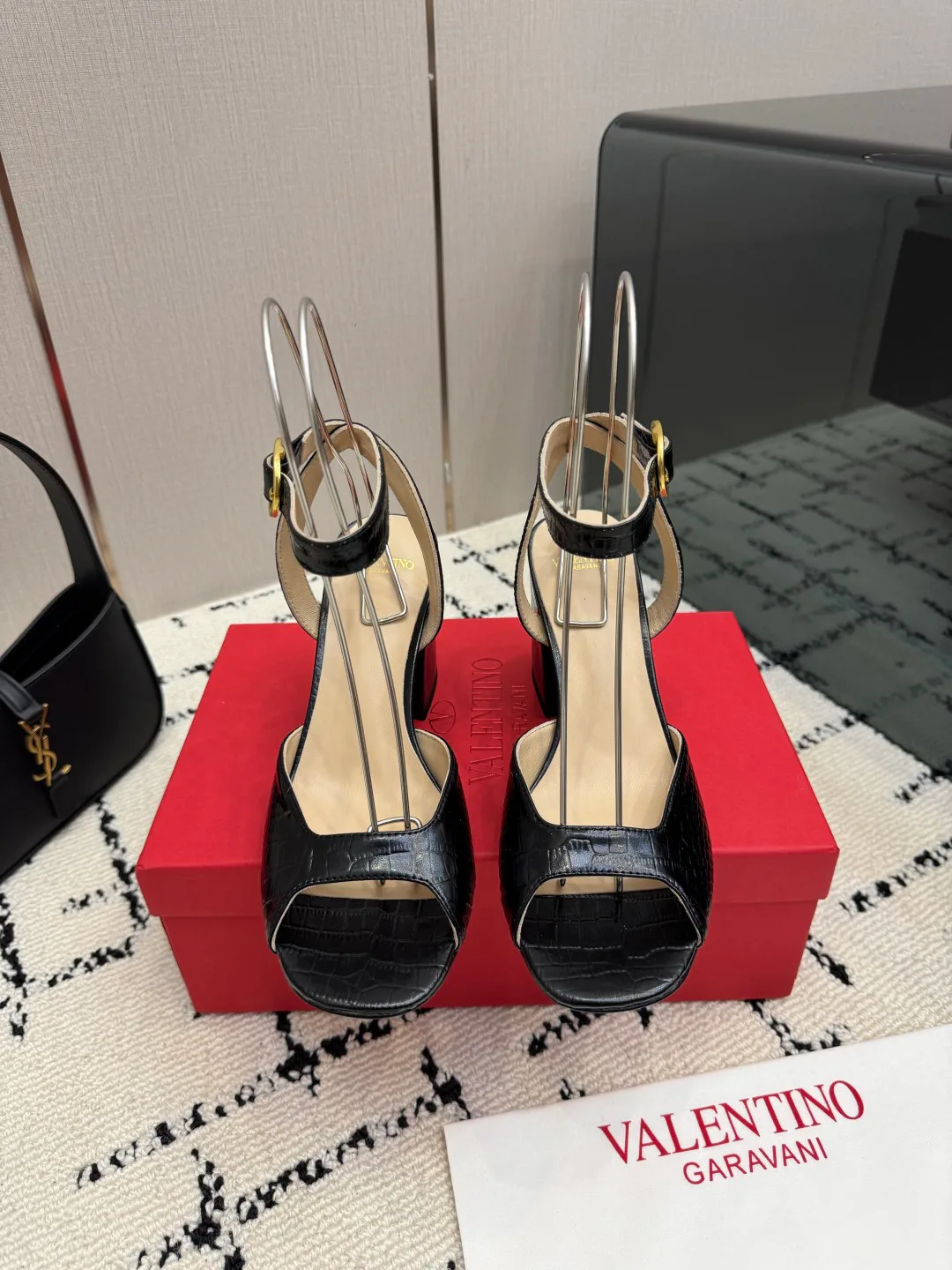 Босоножки Женские Valentino 18048997