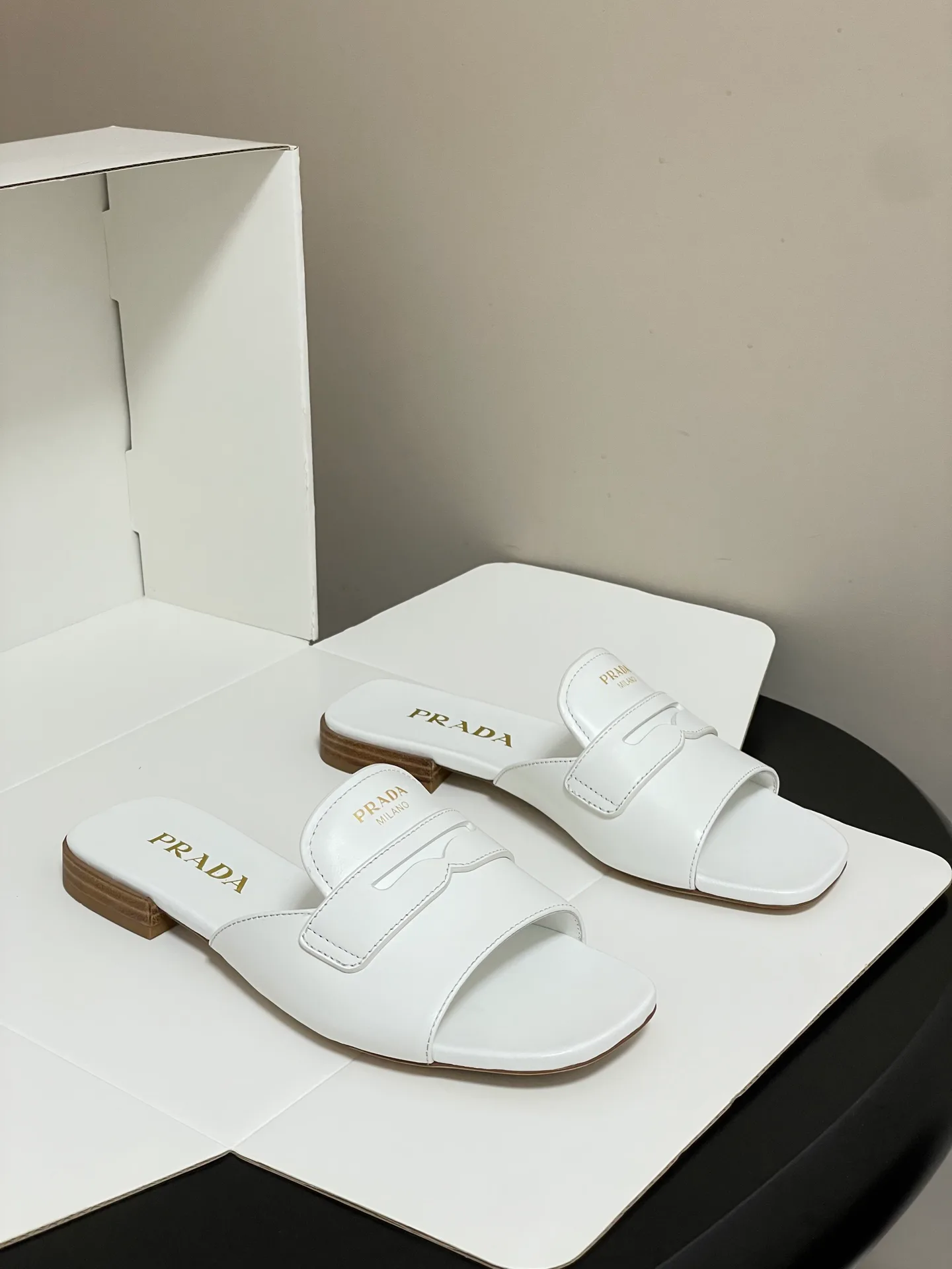 Босоножки Женские Prada 11680141