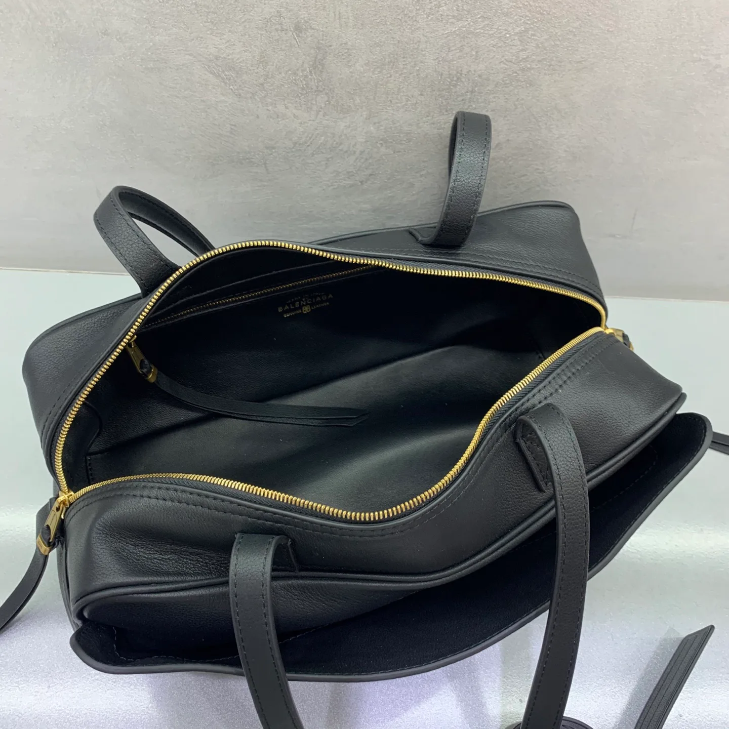 Классические Сумки Женские Balenciaga 18136625