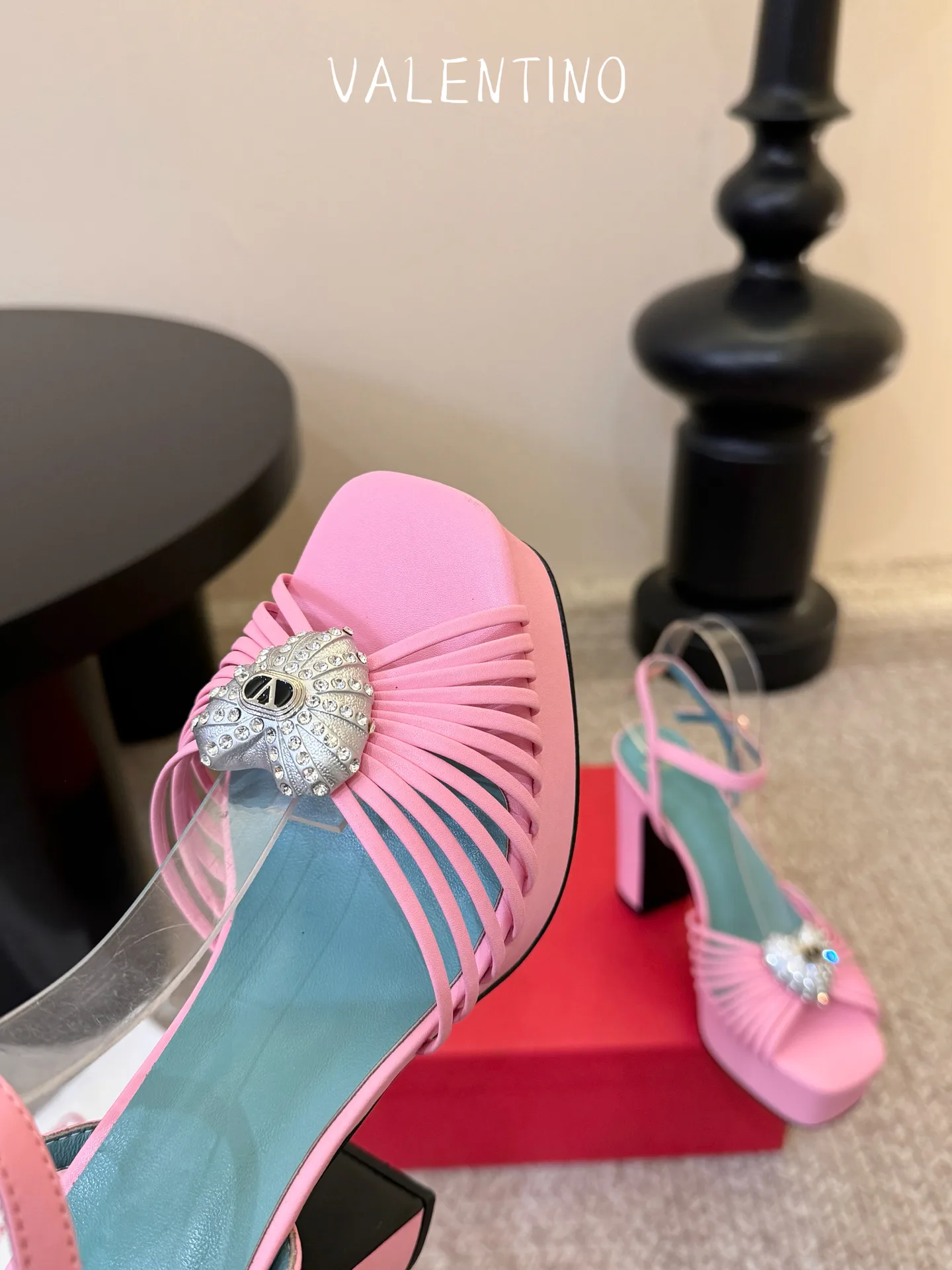 Босоножки Женские Valentino 17396952